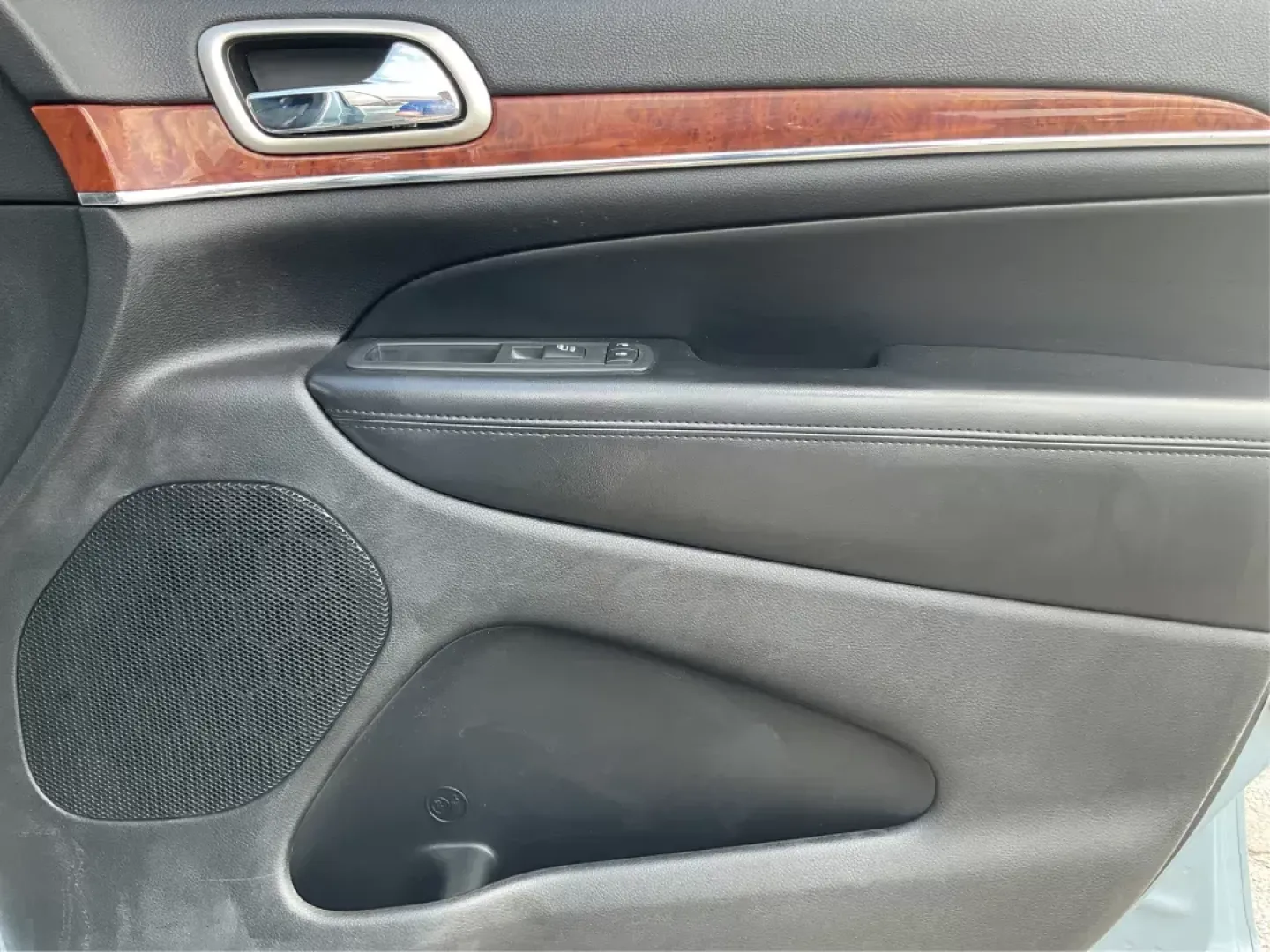 2012 Jeep Grand Cherokee Limited (1C4RJEBG5CC) with an Other engine, located at 880 E. National Road, Vandalia, OH, 45377, (937) 908-9800, 39.891918, -84.183594 - 2012 Jeep Grand Cherokee Limited - Photo#19