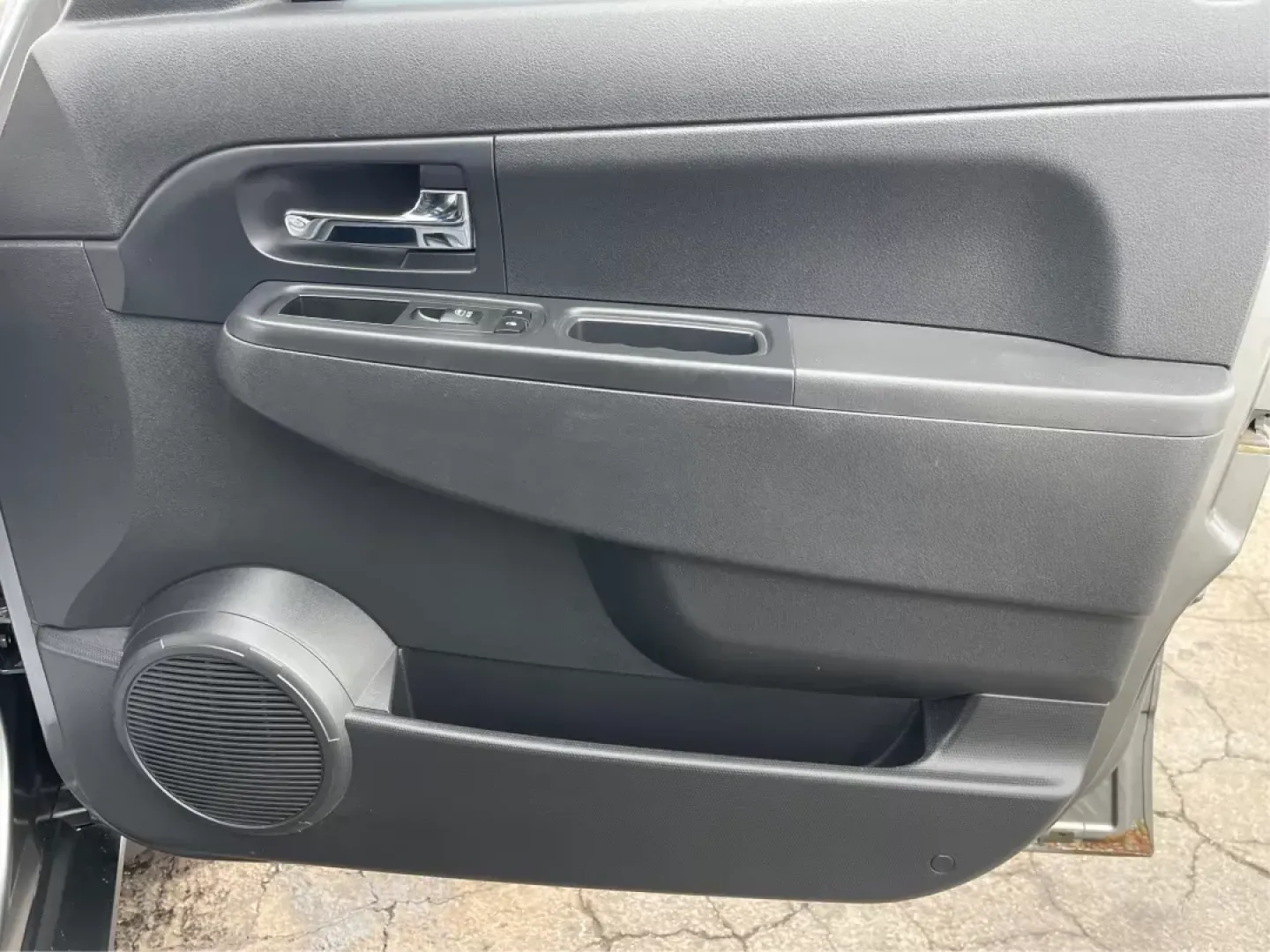 2012 Jeep Liberty Sport 4WD (1C4PJMAK8CW) with an 3.7L V6 SOHC 12V engine, 4-Speed Automatic transmission, located at 1099 N County Rd 25A , Troy, OH, 45373, (937) 908-9800, 40.057079, -84.212883 - 2012 Jeep Liberty Sport 4WD - Photo#19