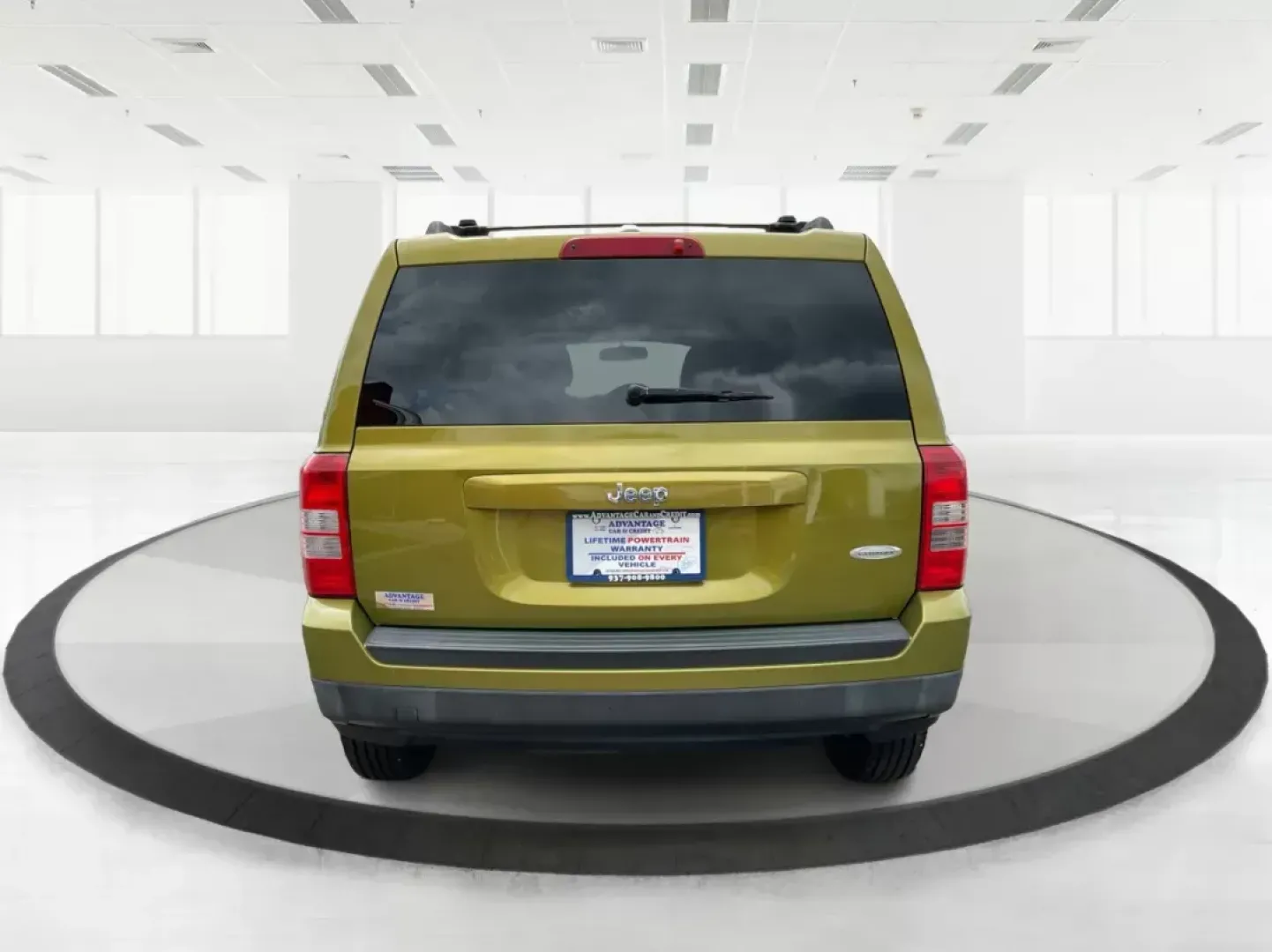 2012 Jeep Patriot Latitude 2WD (1C4NJPFA7CD) with an 2.0L L4 DOHC 16V engine, located at 401 Woodman Dr, Riverside, OH, 45431, (937) 908-9800, 39.760899, -84.123421 - 2012 Jeep Patriot Latitude 2WD - Photo#3