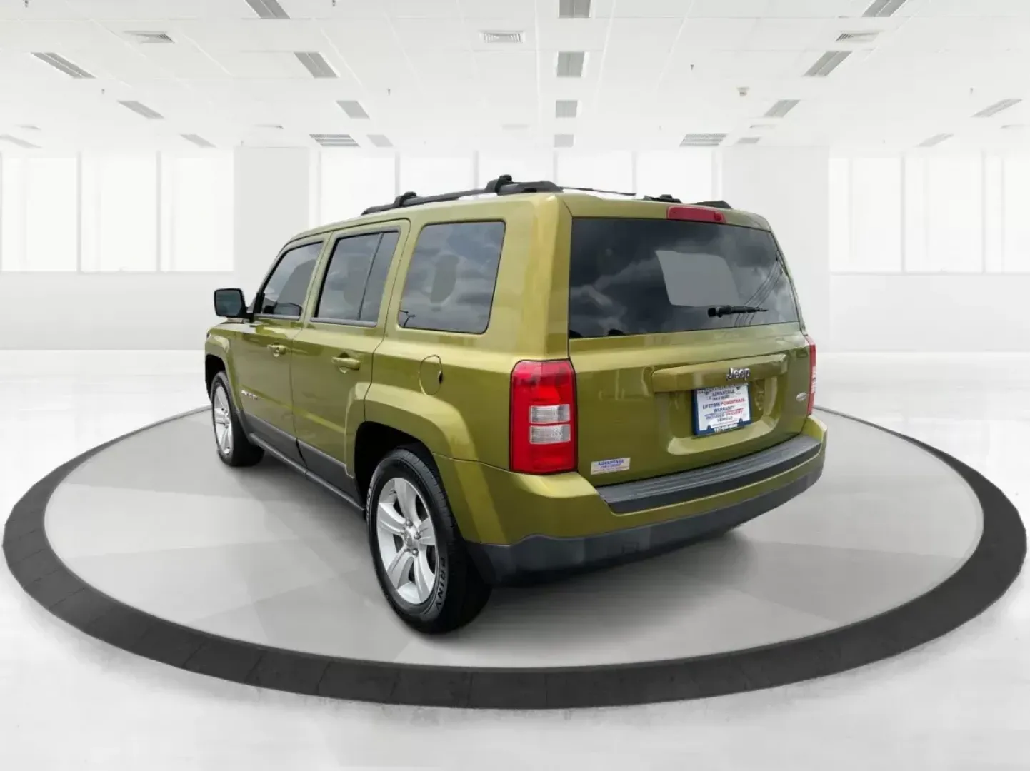 2012 Jeep Patriot Latitude 2WD (1C4NJPFA7CD) with an 2.0L L4 DOHC 16V engine, located at 401 Woodman Dr, Riverside, OH, 45431, (937) 908-9800, 39.760899, -84.123421 - 2012 Jeep Patriot Latitude 2WD - Photo#4
