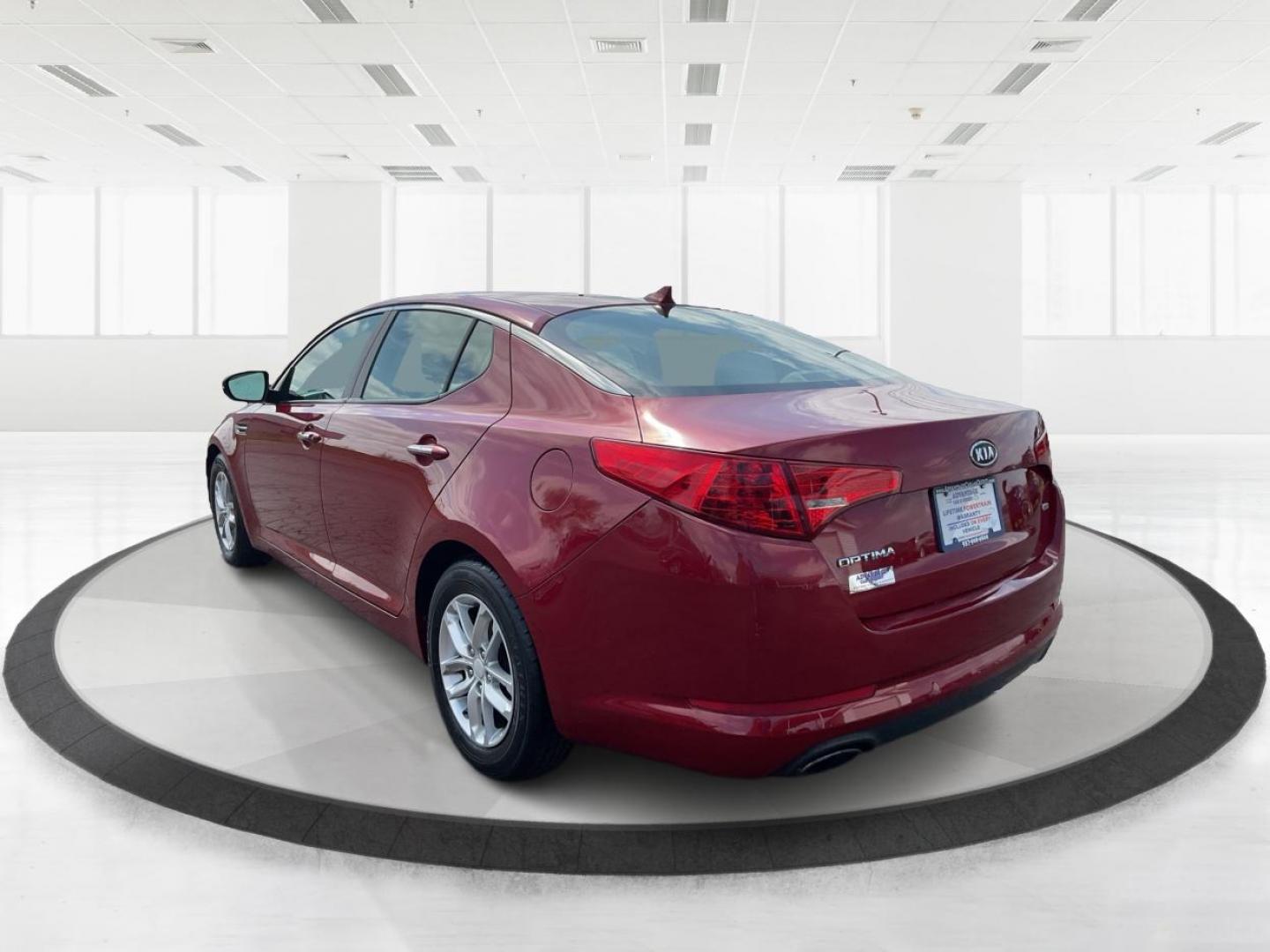 2012 Spicy Red Metallic Kia Optima LX AT (5XXGM4A73CG) with an 2.4L L4 DOHC 16V engine, 6-Speed Automatic transmission, located at 1099 N County Rd 25A , Troy, OH, 45373, (937) 908-9800, 40.057079, -84.212883 - 2012 Kia Optima LX AT - Photo#4