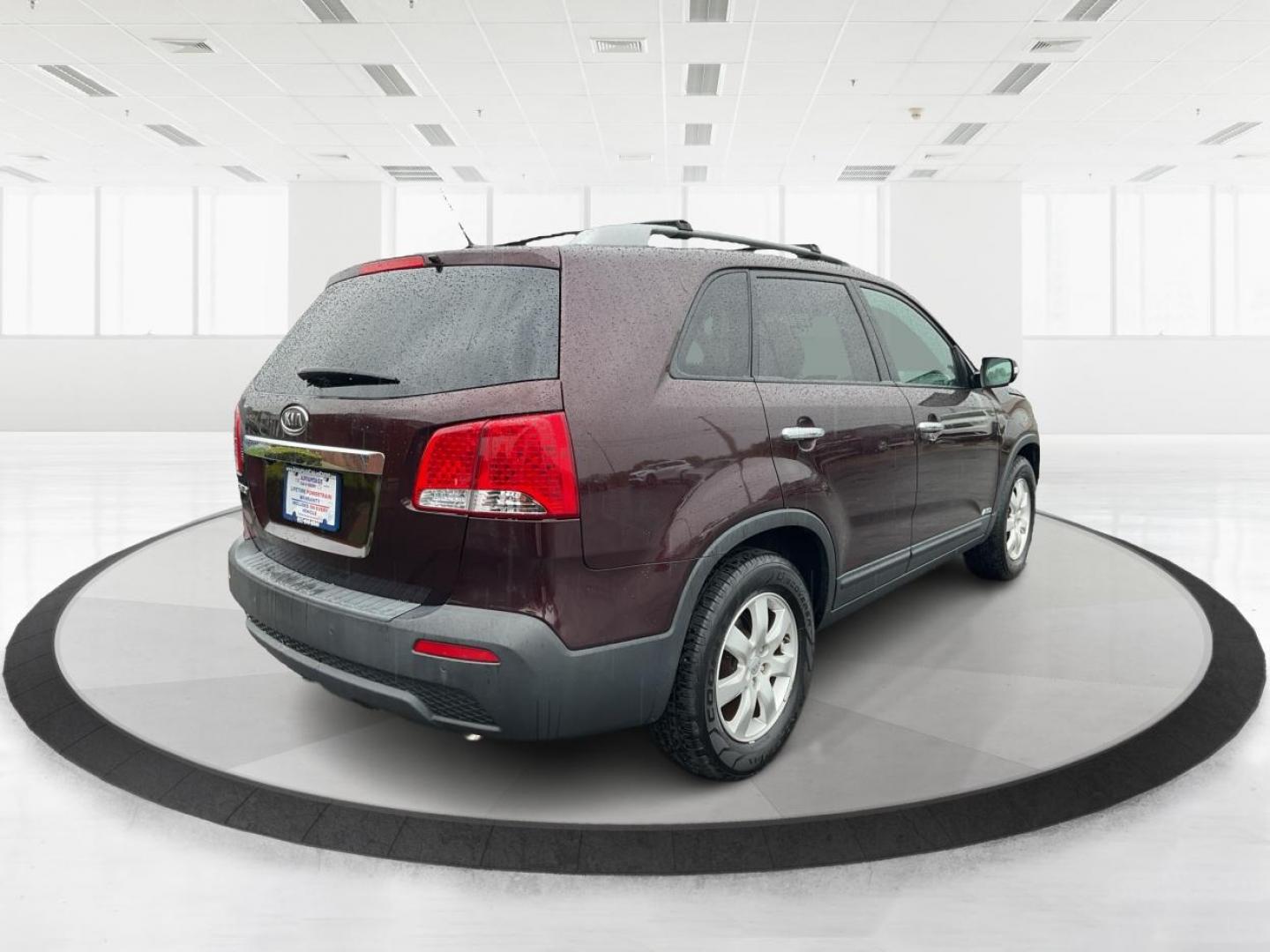 2012 Kia Sorento LX (5XYKTDA6XCG) with an 2.4L I-4 gasoline direct injection engine, located at 880 E. National Road, Vandalia, OH, 45377, (937) 908-9800, 39.891918, -84.183594 - One Owner - Photo#2