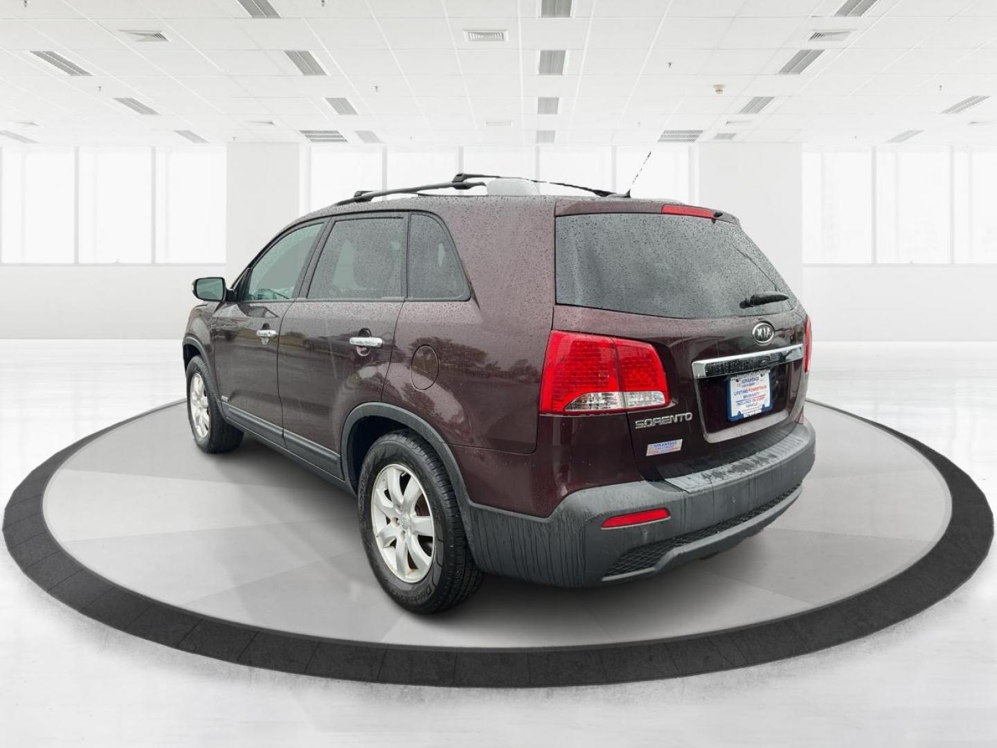 2012 Kia Sorento LX (5XYKTDA6XCG) with an 2.4L I-4 gasoline direct injection engine, located at 880 E. National Road, Vandalia, OH, 45377, (937) 908-9800, 39.891918, -84.183594 - One Owner - Photo#5