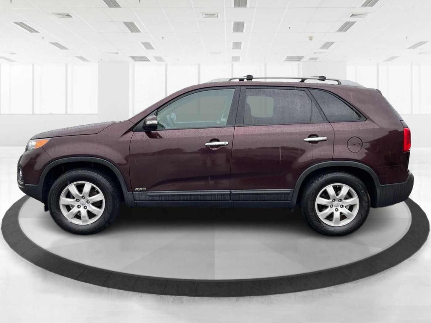 2012 Kia Sorento LX (5XYKTDA6XCG) with an 2.4L I-4 gasoline direct injection engine, located at 880 E. National Road, Vandalia, OH, 45377, (937) 908-9800, 39.891918, -84.183594 - One Owner - Photo#6