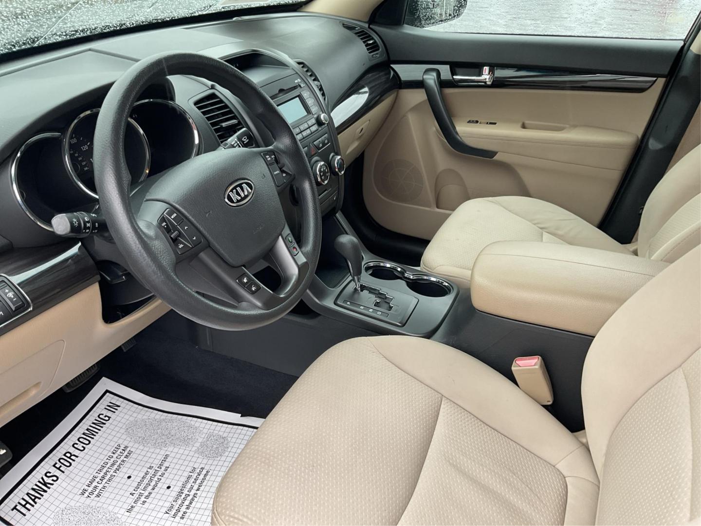 2012 Kia Sorento LX (5XYKTDA6XCG) with an 2.4L I-4 gasoline direct injection engine, located at 880 E. National Road, Vandalia, OH, 45377, (937) 908-9800, 39.891918, -84.183594 - One Owner - Photo#9