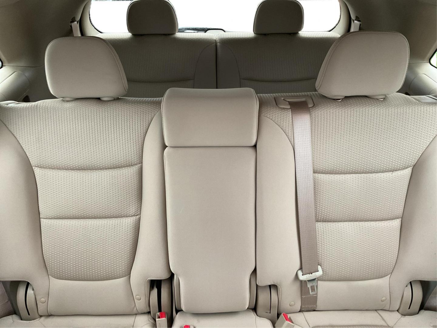 2012 Kia Sorento LX (5XYKTDA6XCG) with an 2.4L I-4 gasoline direct injection engine, located at 880 E. National Road, Vandalia, OH, 45377, (937) 908-9800, 39.891918, -84.183594 - One Owner - Photo#14