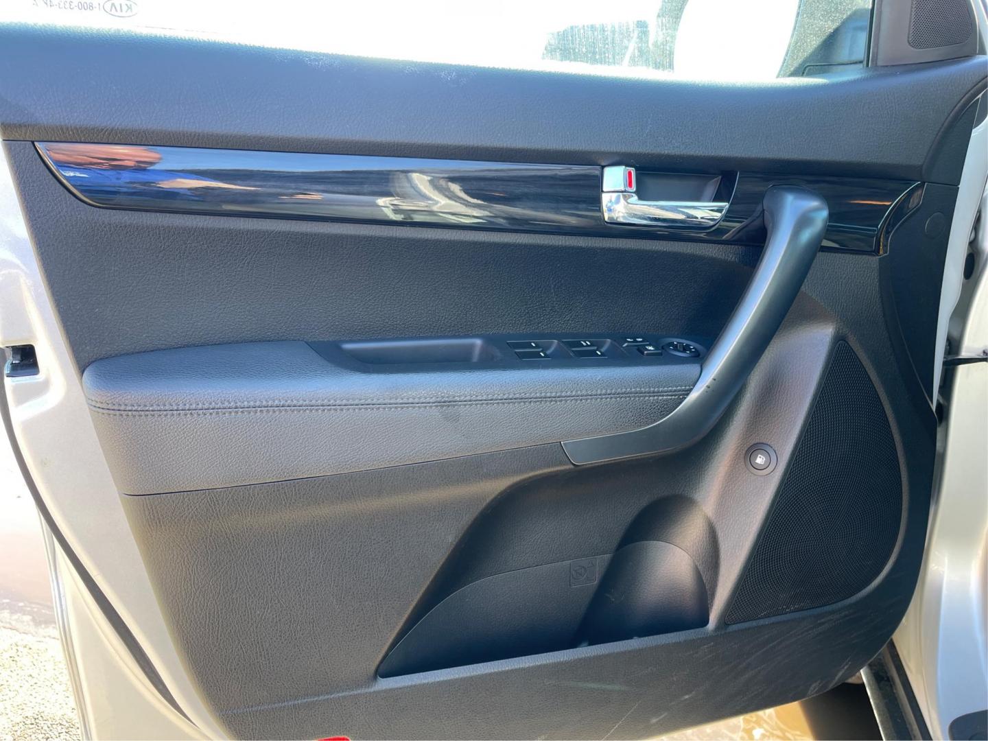 2012 Kia Sorento LX 2WD (5XYKT3A1XCG) with an 2.4L L4 DOHC 16V engine, 6-Speed Automatic transmission, located at 1099 N County Rd 25A , Troy, OH, 45373, (937) 908-9800, 40.057079, -84.212883 - One Owner - Photo#18