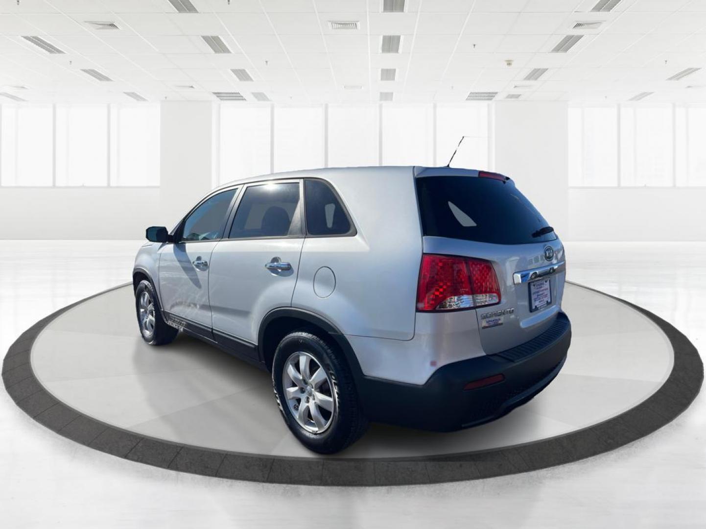 2012 Kia Sorento LX 2WD (5XYKT3A1XCG) with an 2.4L L4 DOHC 16V engine, 6-Speed Automatic transmission, located at 1099 N County Rd 25A , Troy, OH, 45373, (937) 908-9800, 40.057079, -84.212883 - One Owner - Photo#4