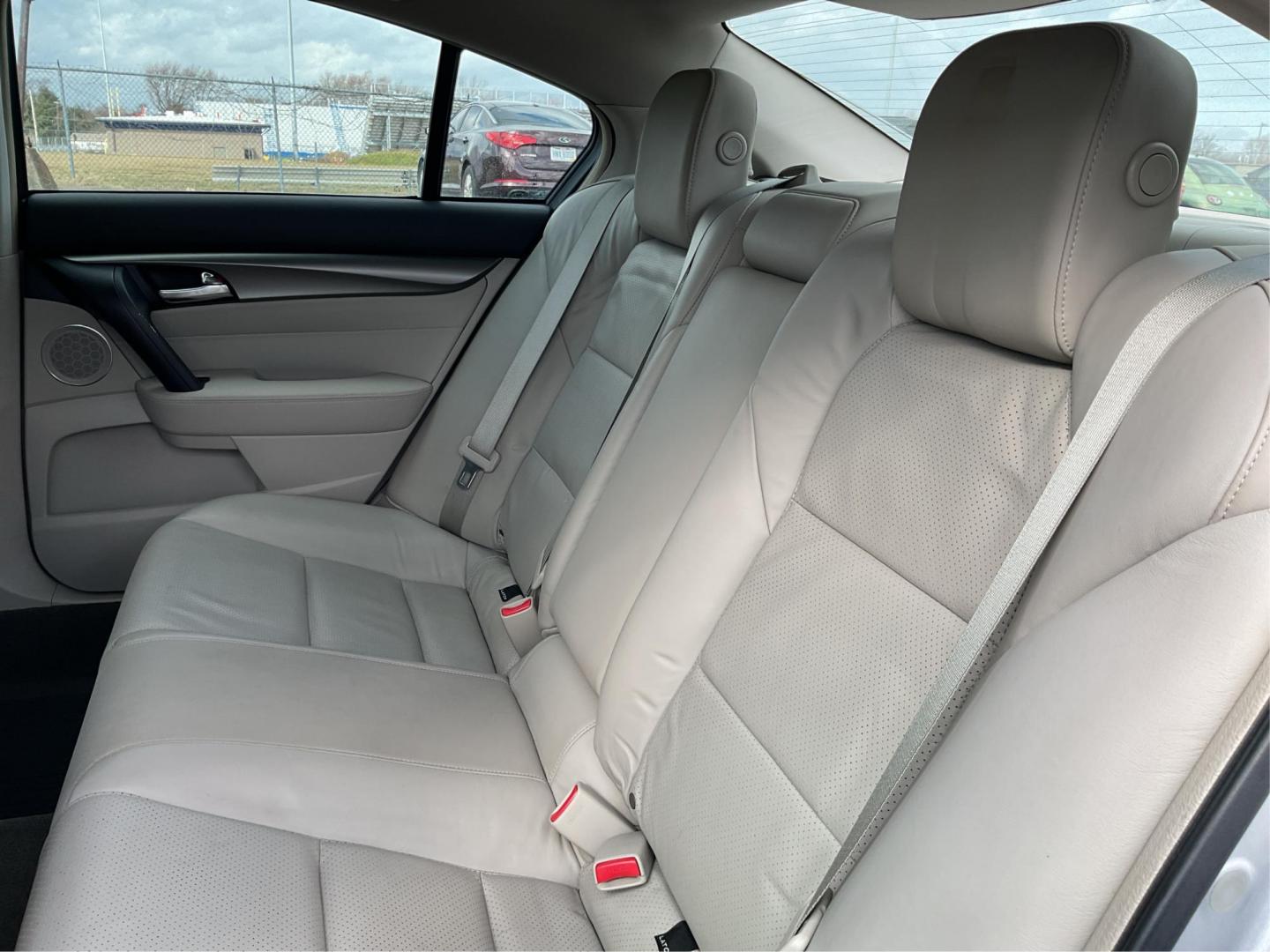 2013 Acura TL 3.5 (19UUA8F57DA) with an 3.5L V-6 variable valve control engine, located at 401 Woodman Dr, Riverside, OH, 45431, (937) 908-9800, 39.760899, -84.123421 - 2013 Acura TL 3.5 - Photo#9