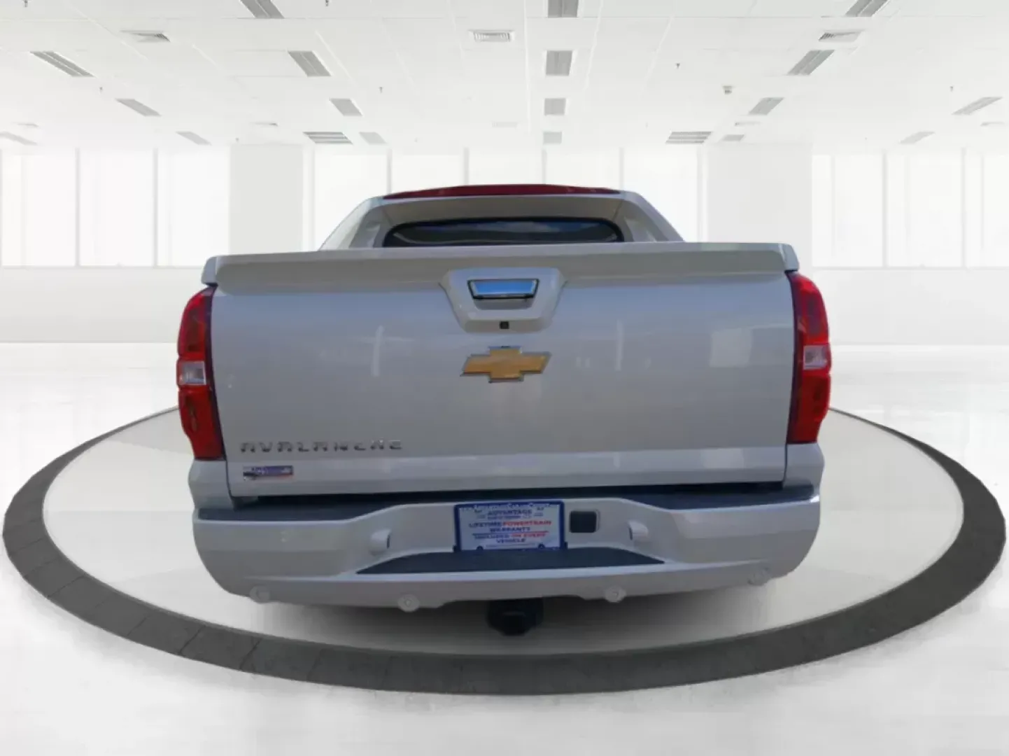 2013 Chevrolet Avalanche LTZ 4WD (3GNTKGE78DG) with an 5.3L V8 OHV 16V FFV engine, 4-Speed Automatic transmission, located at 8750 N County Rd 25A, Piqua, OH, 45356, (937) 908-9800, 40.164391, -84.232513 - 2013 Chevrolet Avalanche LTZ 4WD - Photo#4