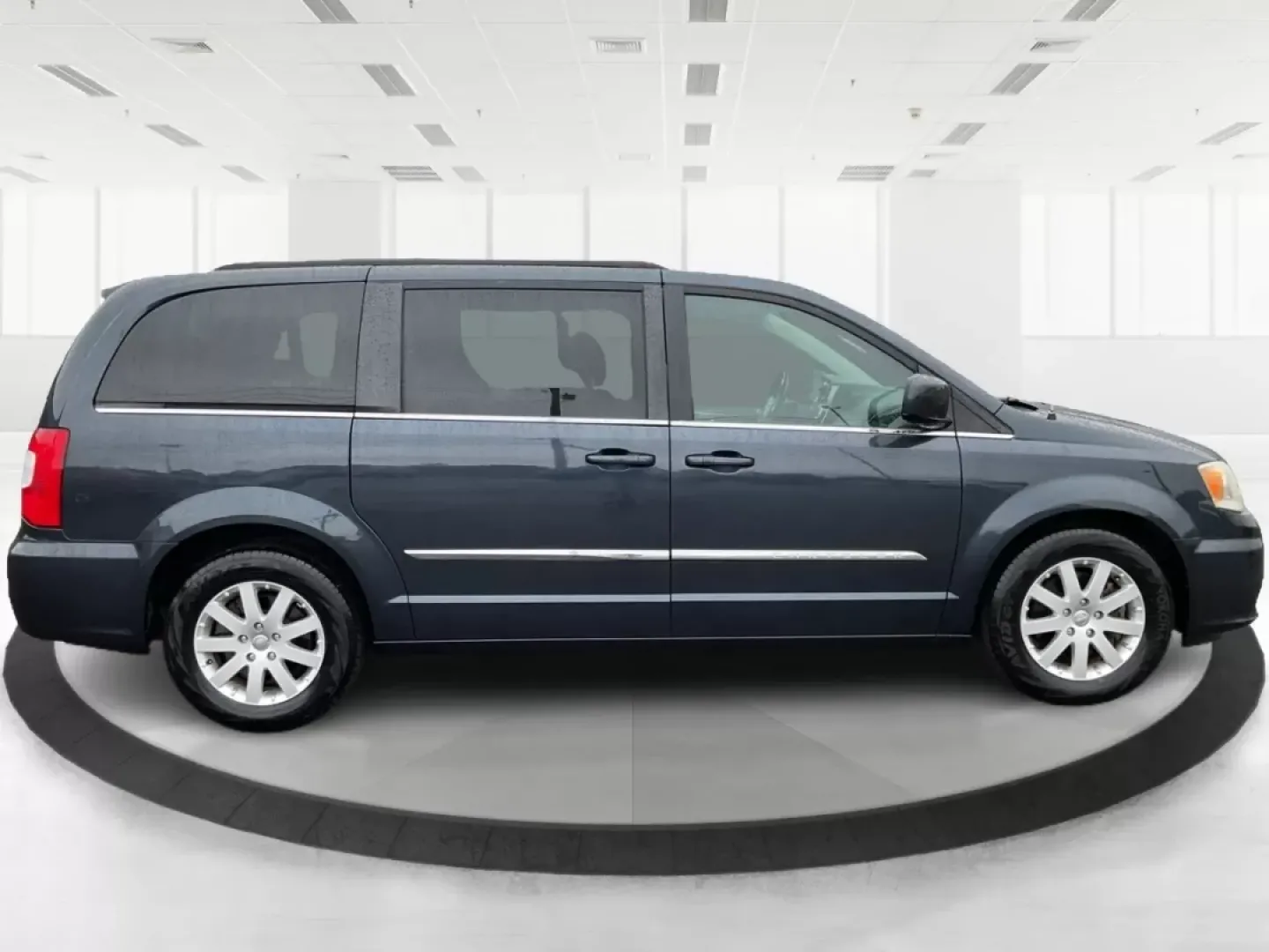 2013 Chrysler Town and Country Touring (2C4RC1BG5DR) with an Pentastar 3.6L V-6 DOHC engine, located at 4508 South Dixie Dr, Moraine, OH, 45439, (937) 908-9800, 39.689976, -84.218452 - **Discover the Family-Friendly 2013 Chrysler Town and Country Touring at Advantage Car and Credit in Fairborn, OH!**<br /> <br /> Are you in the market for a spacious and reliable vehicle that caters to your family's adventures? Look no further than the 2013 Chrysler Town and Country Touring, a - Photo#1