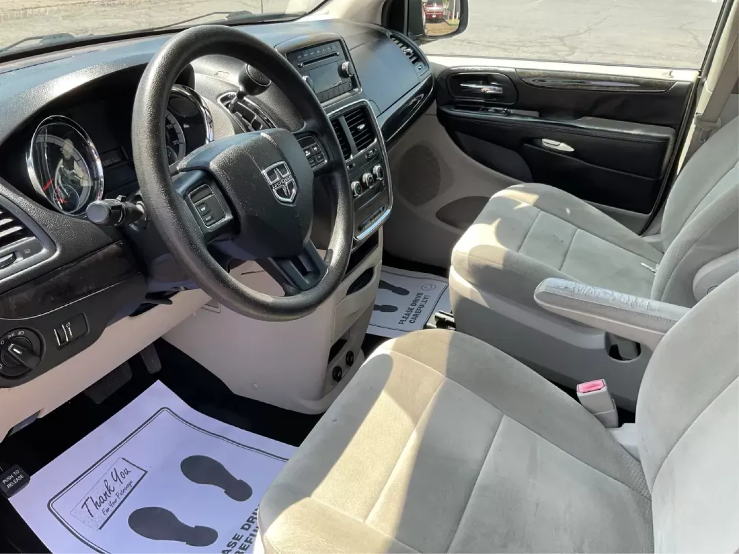 2013 Dodge Grand Caravan SE (2C4RDGBG2DR) with an 3.6L V6 DOHC 24V engine, 6-Speed Automatic transmission, located at 401 Woodman Dr, Riverside, OH, 45431, (937) 908-9800, 39.760899, -84.123421 - 2013 Dodge Grand Caravan SE - Photo#8