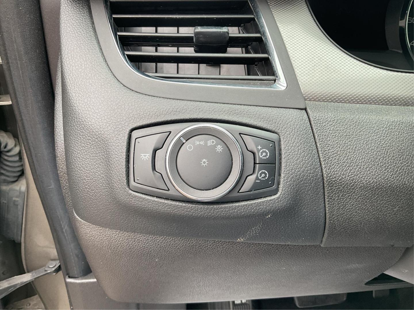 2013 Ford Edge SEL (2FMDK4JC0DB) with an 3.5L V-6 DOHC engine, located at 4508 South Dixie Dr, Moraine, OH, 45439, (937) 908-9800, 39.689976, -84.218452 - 2013 Ford Edge SEL - Photo#14