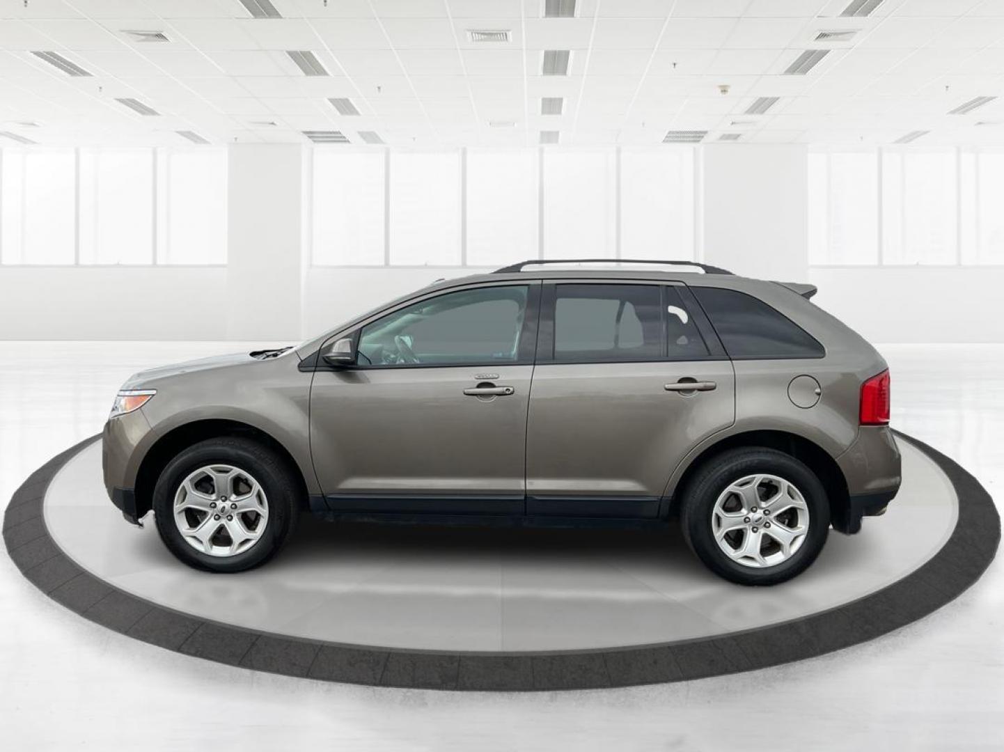 2013 Ford Edge SEL (2FMDK4JC0DB) with an 3.5L V-6 DOHC engine, located at 4508 South Dixie Dr, Moraine, OH, 45439, (937) 908-9800, 39.689976, -84.218452 - 2013 Ford Edge SEL - Photo#4