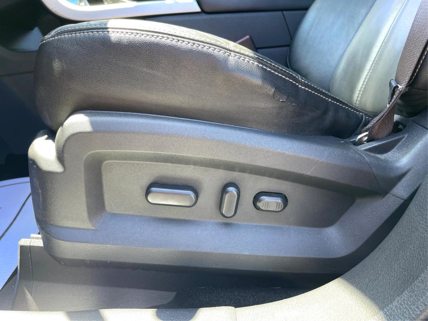 2013 Ford Edge Sport FWD (2FMDK3AK4DB) with an 3.7L V6 DOHC 24V engine, 6-Speed Automatic transmission, located at 8750 N County Rd 25A, Piqua, OH, 45356, (937) 908-9800, 40.164391, -84.232513 - 2013 Ford Edge Sport FWD - Photo#17