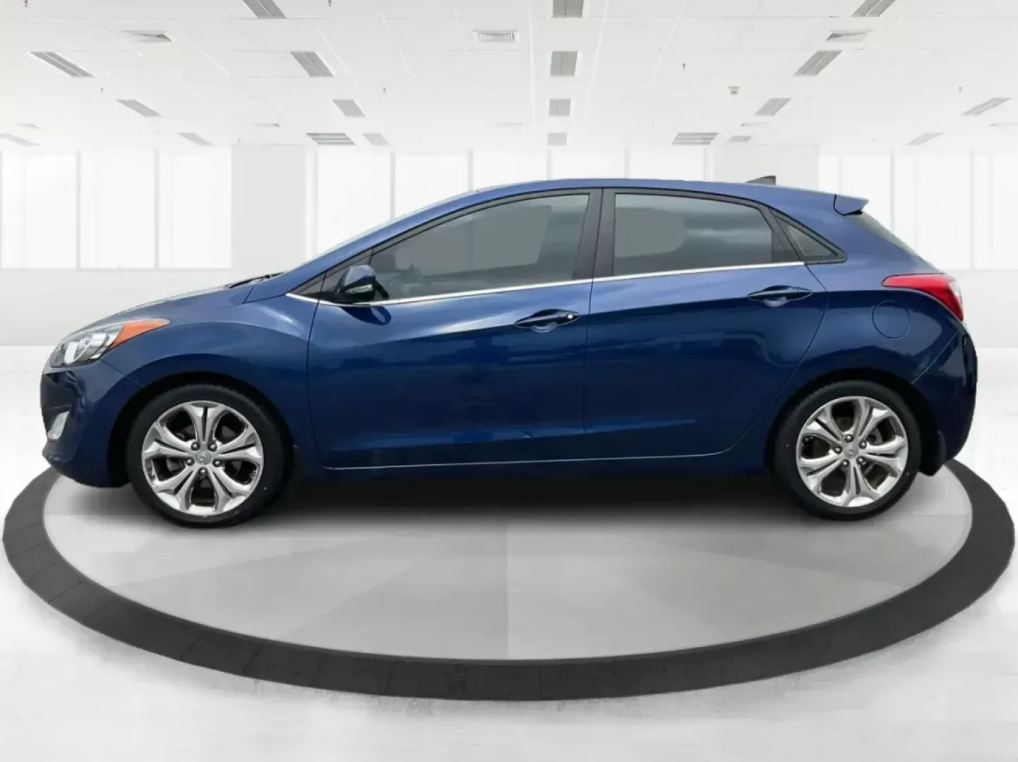 2013 Hyundai Elantra GT Base (KMHD35LE4DU) with an Other engine, located at 4508 South Dixie Dr, Moraine, OH, 45439, (937) 908-9800, 39.689976, -84.218452 - ### Discover Your Next Adventure with the 2013 Hyundai Elantra GT at Advantage Car and Credit!<br /> <br /> Are you looking for a reliable vehicle that enhances your daily commute and weekend getaways? Look no further than the 2013 Hyundai Elantra GT, available now at Advantage Car and Credit in Fai - Photo#5
