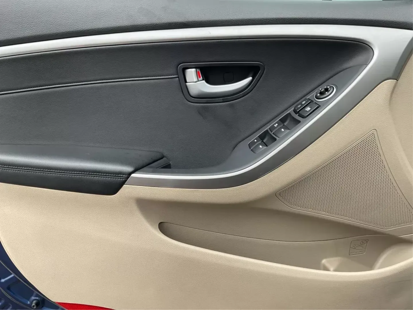 2013 Hyundai Elantra GT Base (KMHD35LE4DU) with an Other engine, located at 4508 South Dixie Dr, Moraine, OH, 45439, (937) 908-9800, 39.689976, -84.218452 - ### Discover Your Next Adventure with the 2013 Hyundai Elantra GT at Advantage Car and Credit!<br /> <br /> Are you looking for a reliable vehicle that enhances your daily commute and weekend getaways? Look no further than the 2013 Hyundai Elantra GT, available now at Advantage Car and Credit in Fai - Photo#17