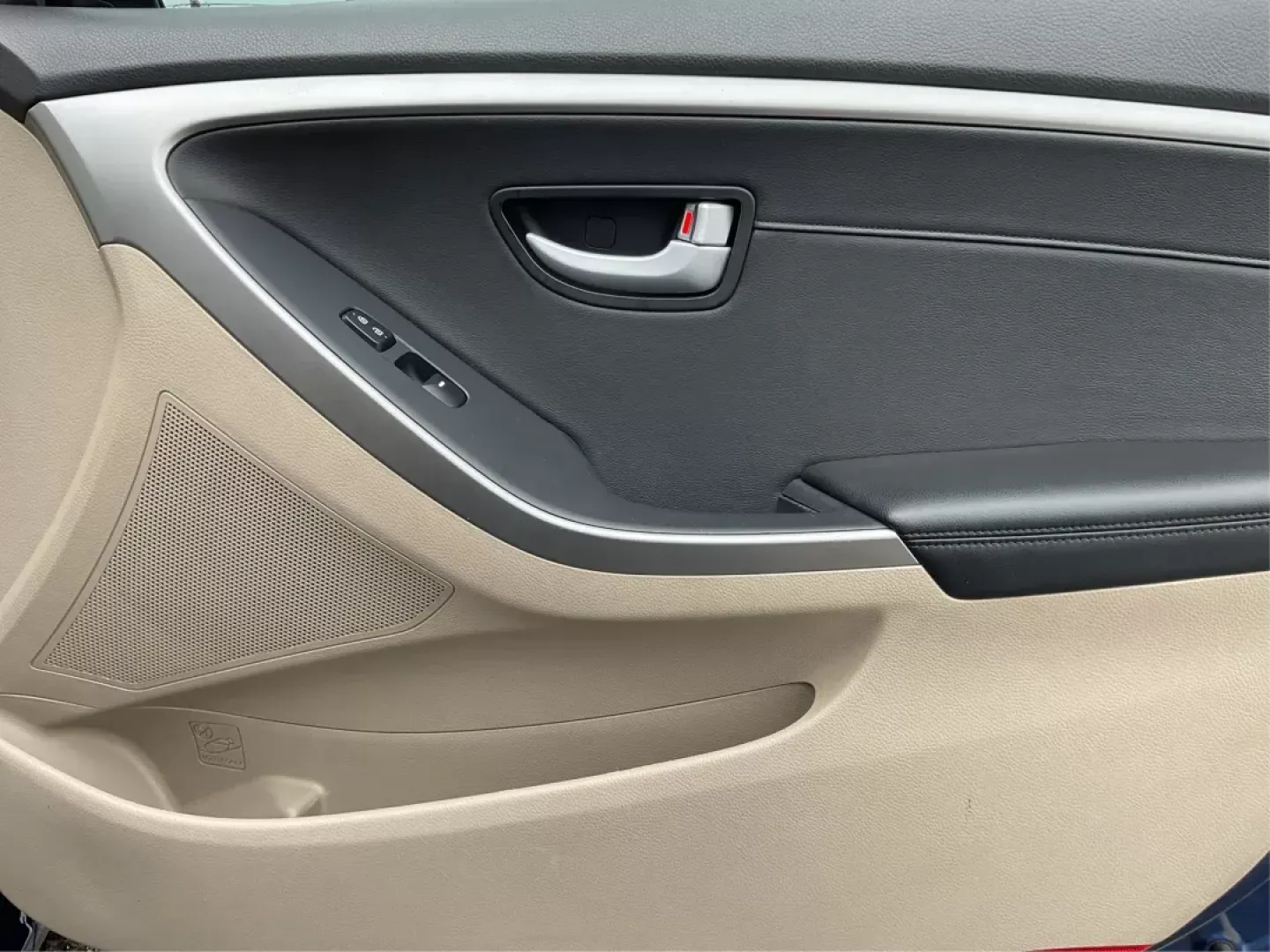 2013 Hyundai Elantra GT Base (KMHD35LE4DU) with an Other engine, located at 4508 South Dixie Dr, Moraine, OH, 45439, (937) 908-9800, 39.689976, -84.218452 - ### Discover Your Next Adventure with the 2013 Hyundai Elantra GT at Advantage Car and Credit!<br /> <br /> Are you looking for a reliable vehicle that enhances your daily commute and weekend getaways? Look no further than the 2013 Hyundai Elantra GT, available now at Advantage Car and Credit in Fai - Photo#18