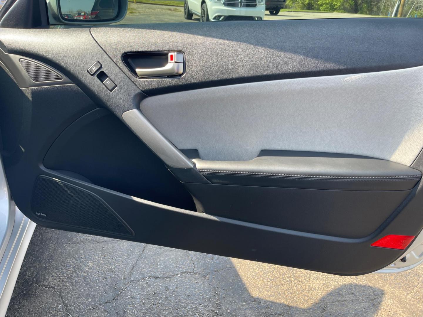 2013 Hyundai Genesis Coupe 2.0T Premium (KMHHT6KD1DU) with an Theta 2L I-4 DOHC engine, located at 1099 N County Rd 25A , Troy, OH, 45373, (937) 908-9800, 40.057079, -84.212883 - 2013 Hyundai Genesis Coupe 2.0T Premium - Photo#18
