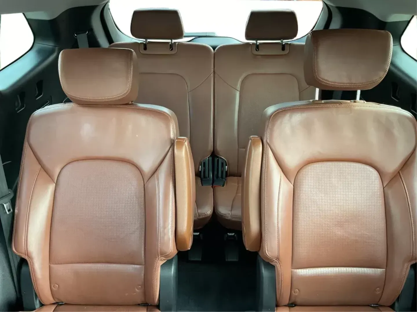 2013 Hyundai Santa Fe Limited (KM8SRDHF5DU) with an Lambda II 3.3L V-6 gasoline direct injection engine, located at 1099 N County Rd 25A , Troy, OH, 45373, (937) 908-9800, 40.057079, -84.212883 - **Experience Every Journey with Style and Comfort: 2013 Hyundai Santa Fe Limited at Advantage Car and Credit!**<br /> <br /> Are you looking for a vehicle that seamlessly blends comfort, capability, and style for your family adventures or daily commutes? Look no further! The 2013 Hyundai Santa Fe Li - Photo#13