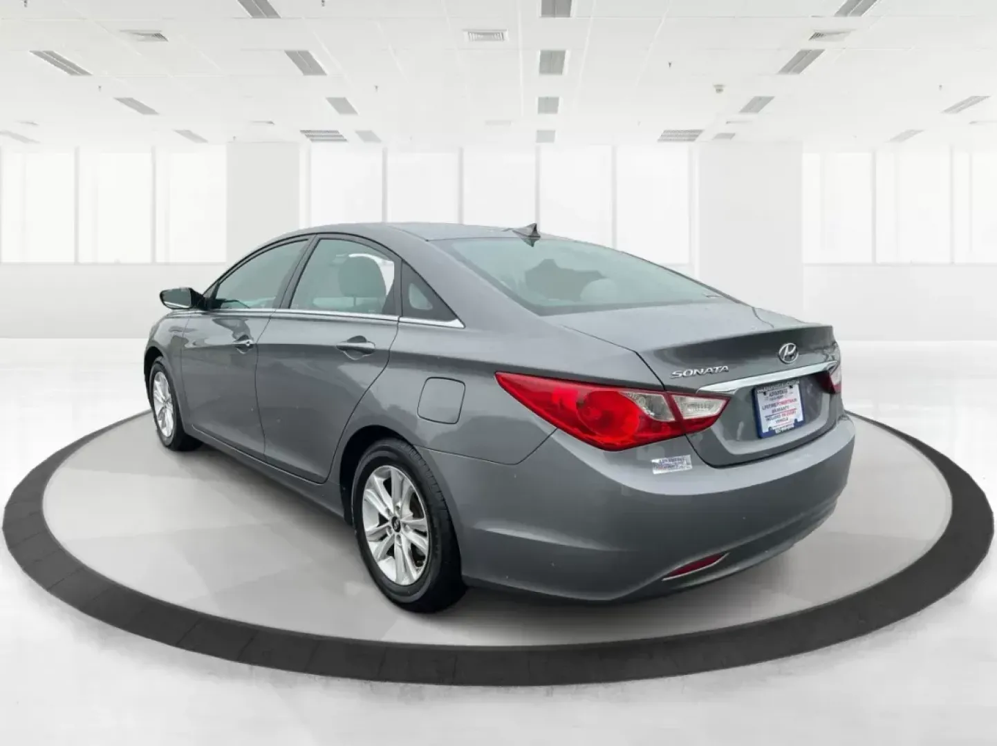 2013 Gray Hyundai Sonata GLS (5NPEB4AC5DH) with an 2.4L L4 DOHC 16V engine, 6-Speed Automatic transmission, located at 8750 N County Rd 25A, Piqua, OH, 45356, (937) 908-9800, 40.164391, -84.232513 - **Embrace the Open Road with the 2013 Hyundai Sonata A Perfect Companion for Life's Journeys!**<br /> <br /> Are you in the market for an affordable, reliable vehicle that can seamlessly adapt to your lifestyle? Look no further than the 2013 Hyundai Sonata, priced competitively at just $13,995! Thi - Photo#4