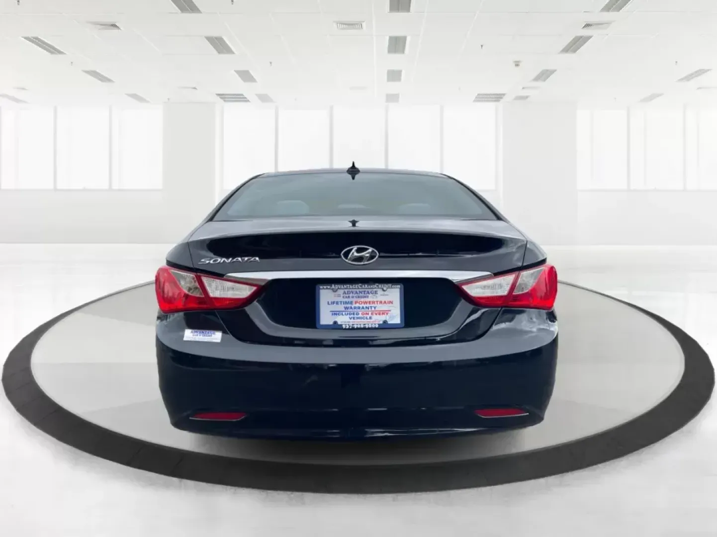 2013 Hyundai Sonata GLS (5NPEB4AC5DH) with an 2.4L I-4 gasoline direct injection engine, located at 880 E. National Road, Vandalia, OH, 45377, (937) 908-9800, 39.891918, -84.183594 - 2013 Hyundai Sonata GLS - Photo#3