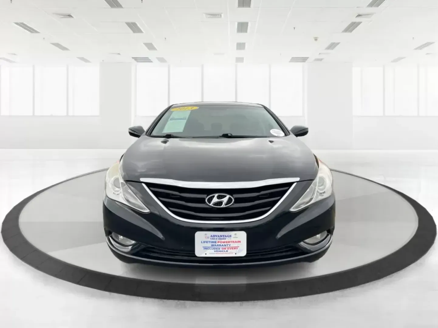 2013 Hyundai Sonata GLS (5NPEB4AC5DH) with an 2.4L I-4 gasoline direct injection engine, located at 880 E. National Road, Vandalia, OH, 45377, (937) 908-9800, 39.891918, -84.183594 - 2013 Hyundai Sonata GLS - Photo#6