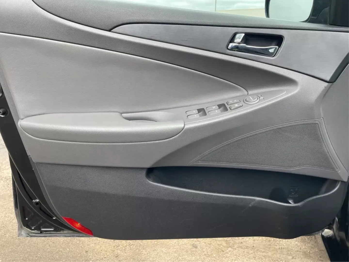 2013 Hyundai Sonata GLS (5NPEB4AC5DH) with an 2.4L I-4 gasoline direct injection engine, located at 880 E. National Road, Vandalia, OH, 45377, (937) 908-9800, 39.891918, -84.183594 - 2013 Hyundai Sonata GLS - Photo#17