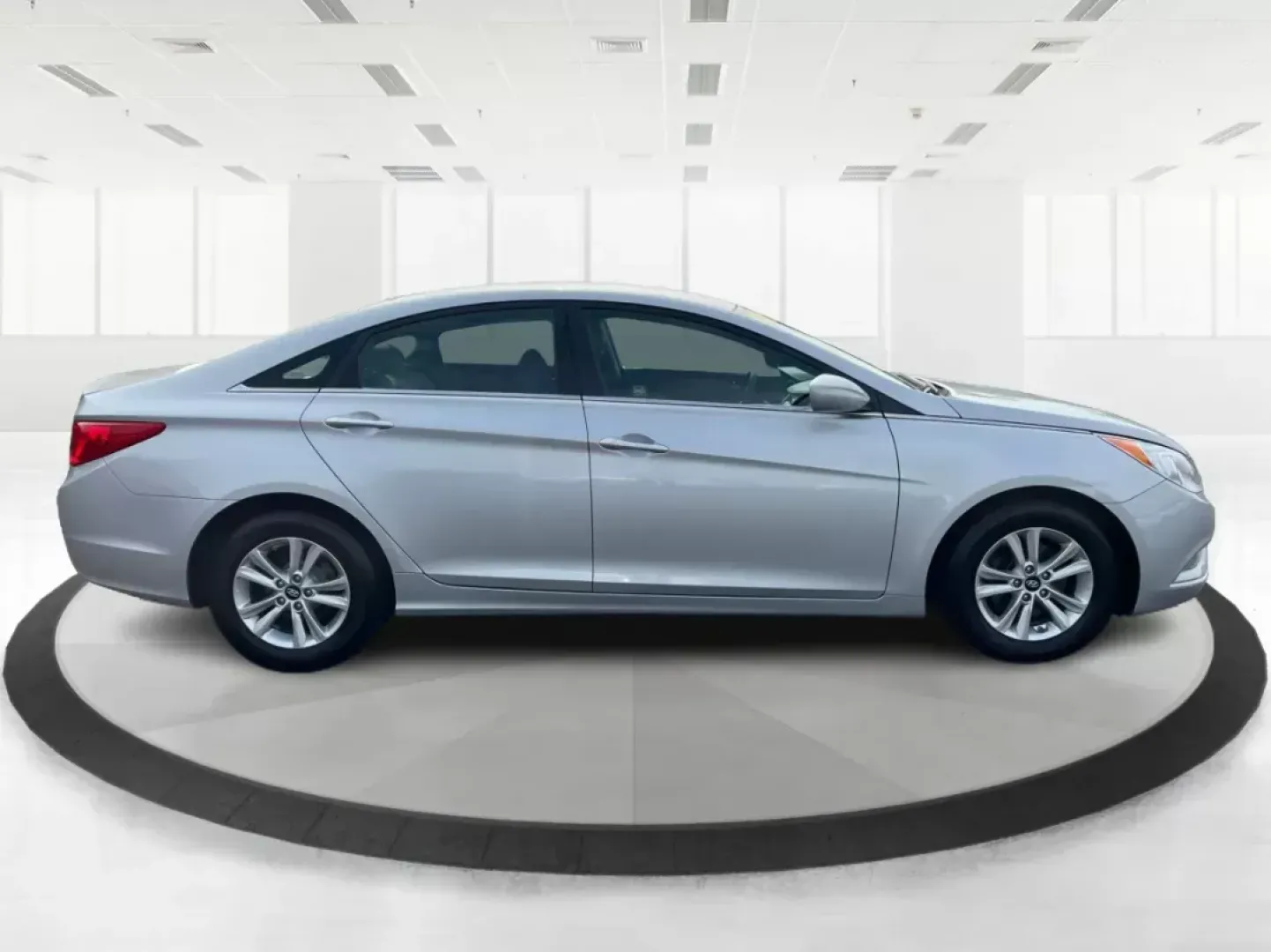 2013 Hyundai Sonata GLS (5NPEB4AC1DH) with an 2.4L I-4 gasoline direct injection engine, located at 8750 N County Rd 25A, Piqua, OH, 45356, (937) 908-9800, 40.164391, -84.232513 - One Owner - Photo#1