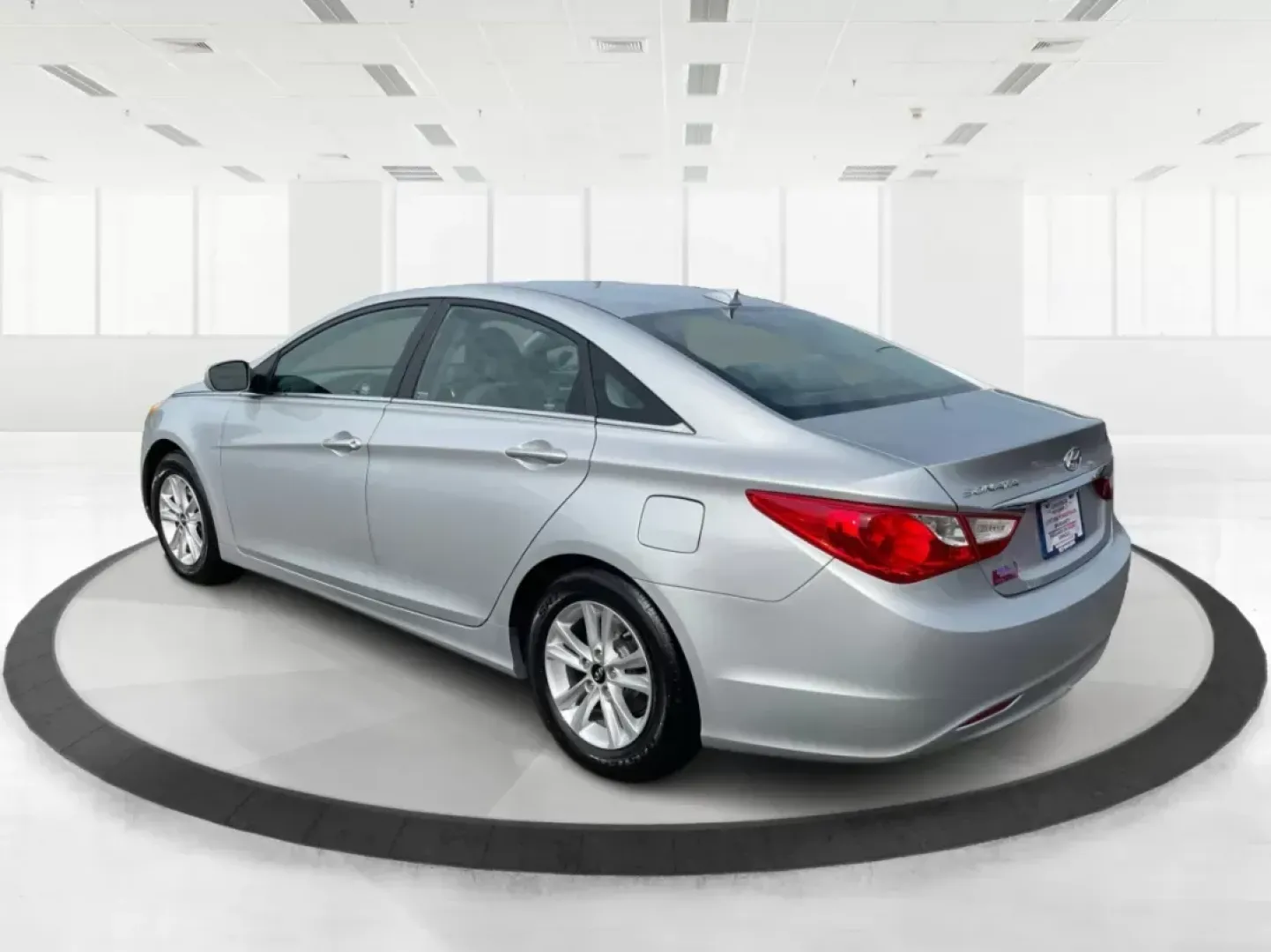 2013 Hyundai Sonata GLS (5NPEB4AC1DH) with an 2.4L I-4 gasoline direct injection engine, located at 8750 N County Rd 25A, Piqua, OH, 45356, (937) 908-9800, 40.164391, -84.232513 - One Owner - Photo#4