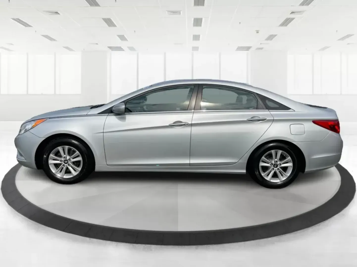 2013 Hyundai Sonata GLS (5NPEB4AC1DH) with an 2.4L I-4 gasoline direct injection engine, located at 8750 N County Rd 25A, Piqua, OH, 45356, (937) 908-9800, 40.164391, -84.232513 - One Owner - Photo#5