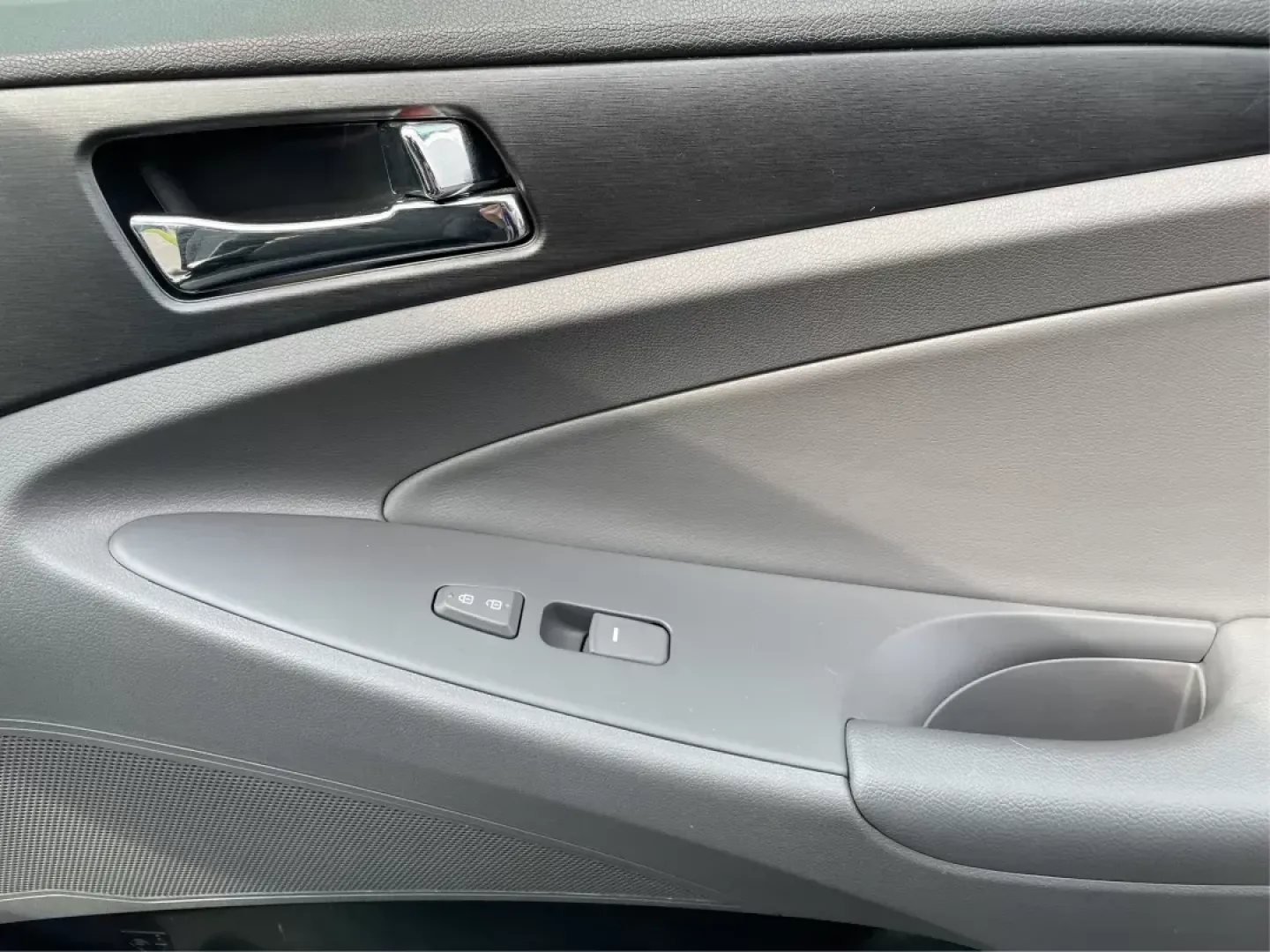 2013 Hyundai Sonata GLS (5NPEB4AC1DH) with an 2.4L I-4 gasoline direct injection engine, located at 8750 N County Rd 25A, Piqua, OH, 45356, (937) 908-9800, 40.164391, -84.232513 - One Owner - Photo#19