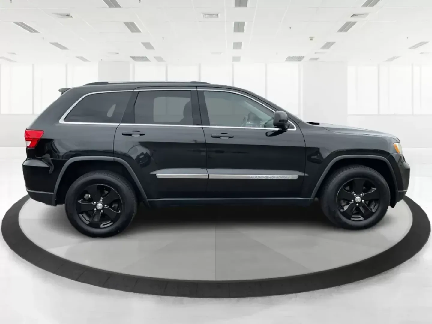 2013 Jeep Grand Cherokee Laredo (1C4RJFAGXDC) with an Other engine, located at 8750 N County Rd 25A, Piqua, OH, 45356, (937) 908-9800, 40.164391, -84.232513 - 2013 Jeep Grand Cherokee Laredo - Photo#1