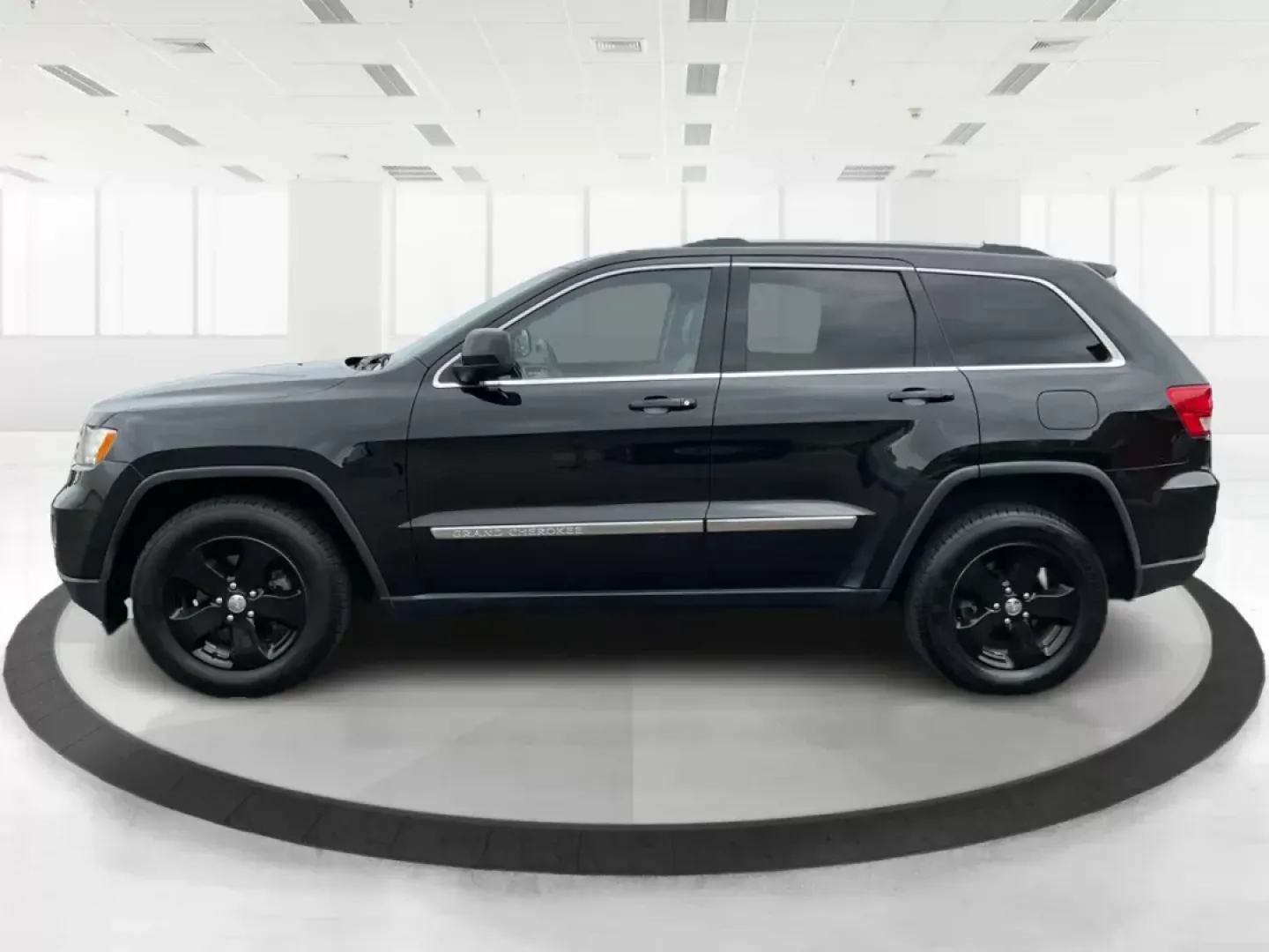2013 Jeep Grand Cherokee Laredo (1C4RJFAGXDC) with an Other engine, located at 8750 N County Rd 25A, Piqua, OH, 45356, (937) 908-9800, 40.164391, -84.232513 - 2013 Jeep Grand Cherokee Laredo - Photo#6