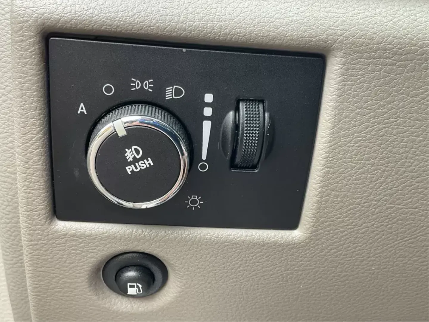 2013 Jeep Grand Cherokee Laredo (1C4RJFAGXDC) with an Other engine, located at 8750 N County Rd 25A, Piqua, OH, 45356, (937) 908-9800, 40.164391, -84.232513 - 2013 Jeep Grand Cherokee Laredo - Photo#17