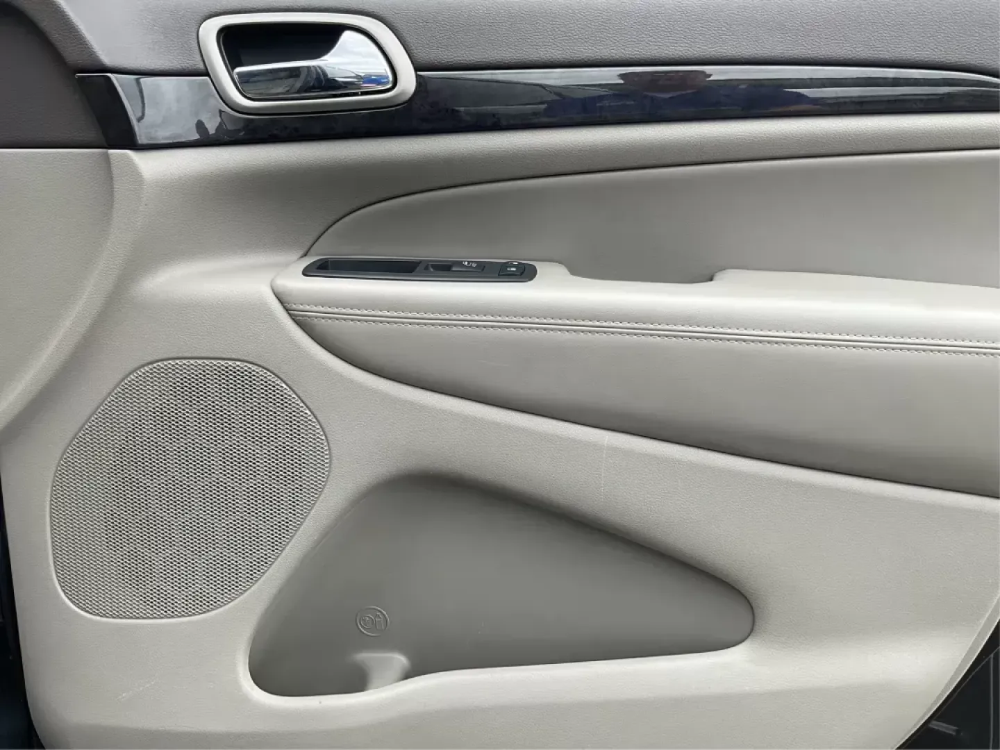 2013 Jeep Grand Cherokee Laredo (1C4RJFAGXDC) with an Other engine, located at 8750 N County Rd 25A, Piqua, OH, 45356, (937) 908-9800, 40.164391, -84.232513 - 2013 Jeep Grand Cherokee Laredo - Photo#20