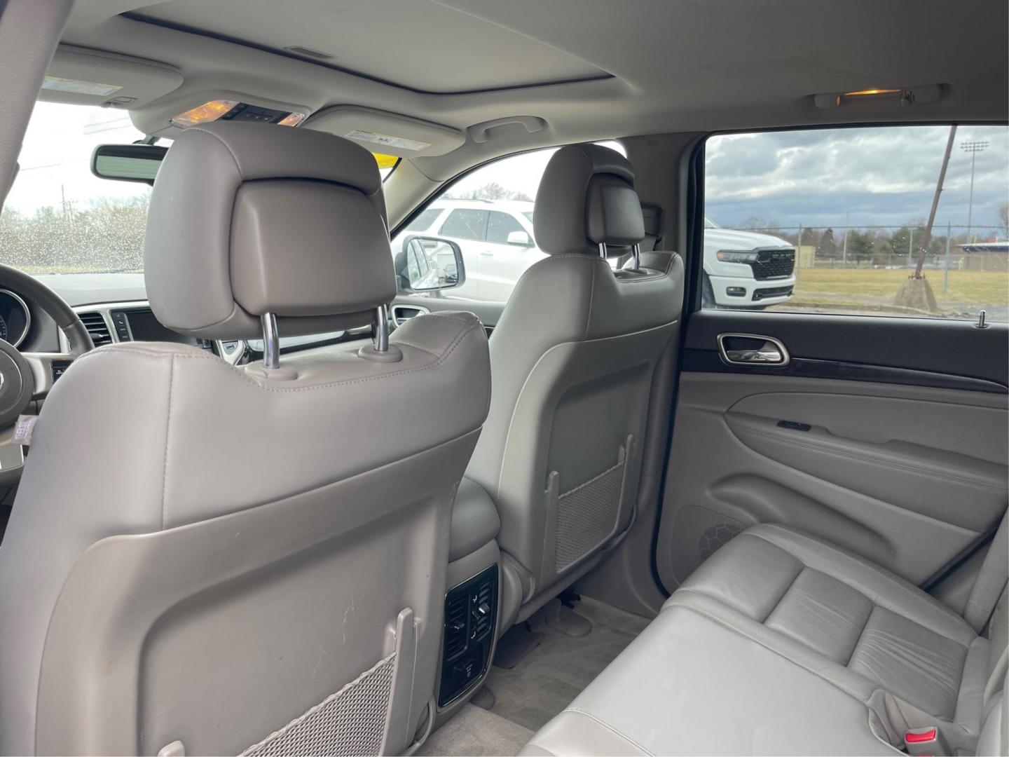 2013 Jeep Grand Cherokee Laredo (1C4RJFAG8DC) with an 3.6L V-6 DOHC engine, located at 880 E. National Road, Vandalia, OH, 45377, (937) 908-9800, 39.891918, -84.183594 - 2013 Jeep Grand Cherokee Laredo - Photo#9