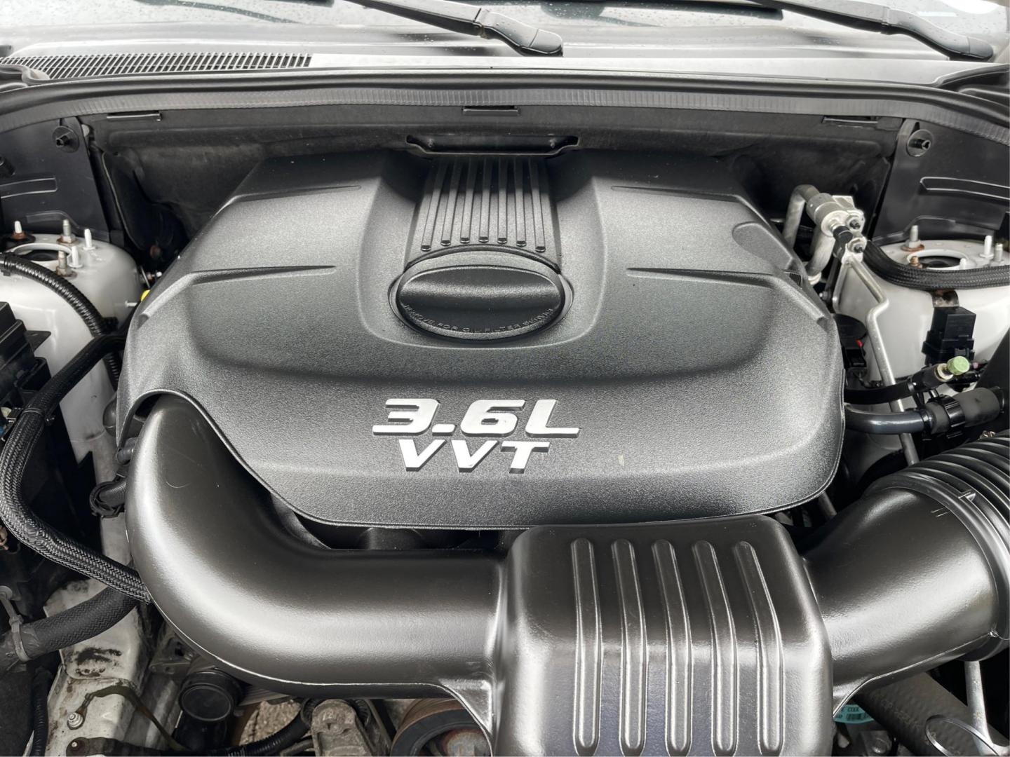 2013 Jeep Grand Cherokee Laredo (1C4RJFAG8DC) with an 3.6L V-6 DOHC engine, located at 880 E. National Road, Vandalia, OH, 45377, (937) 908-9800, 39.891918, -84.183594 - 2013 Jeep Grand Cherokee Laredo - Photo#10
