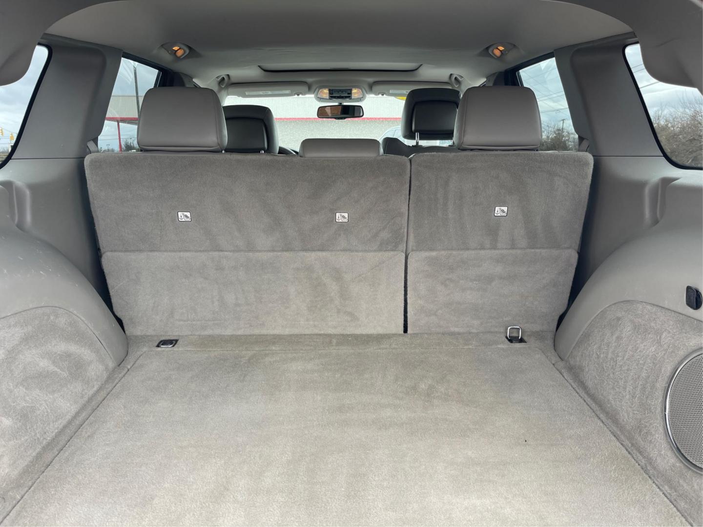 2013 Jeep Grand Cherokee Laredo (1C4RJFAG8DC) with an 3.6L V-6 DOHC engine, located at 880 E. National Road, Vandalia, OH, 45377, (937) 908-9800, 39.891918, -84.183594 - 2013 Jeep Grand Cherokee Laredo - Photo#11