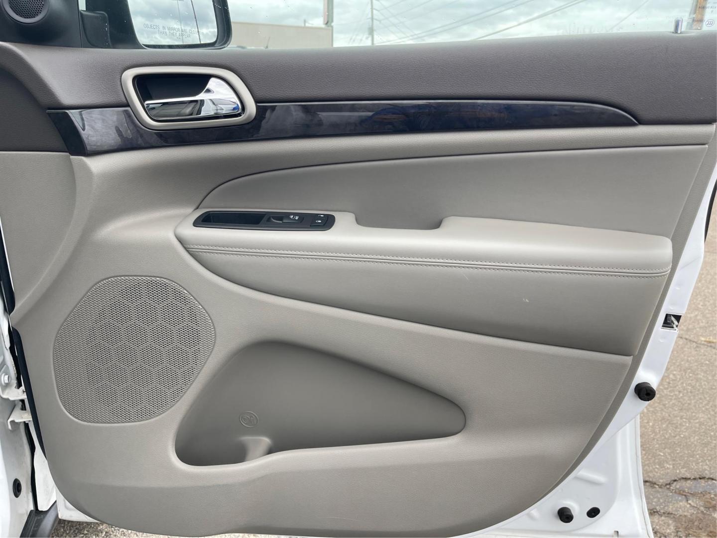 2013 Jeep Grand Cherokee Laredo (1C4RJFAG8DC) with an 3.6L V-6 DOHC engine, located at 880 E. National Road, Vandalia, OH, 45377, (937) 908-9800, 39.891918, -84.183594 - 2013 Jeep Grand Cherokee Laredo - Photo#19