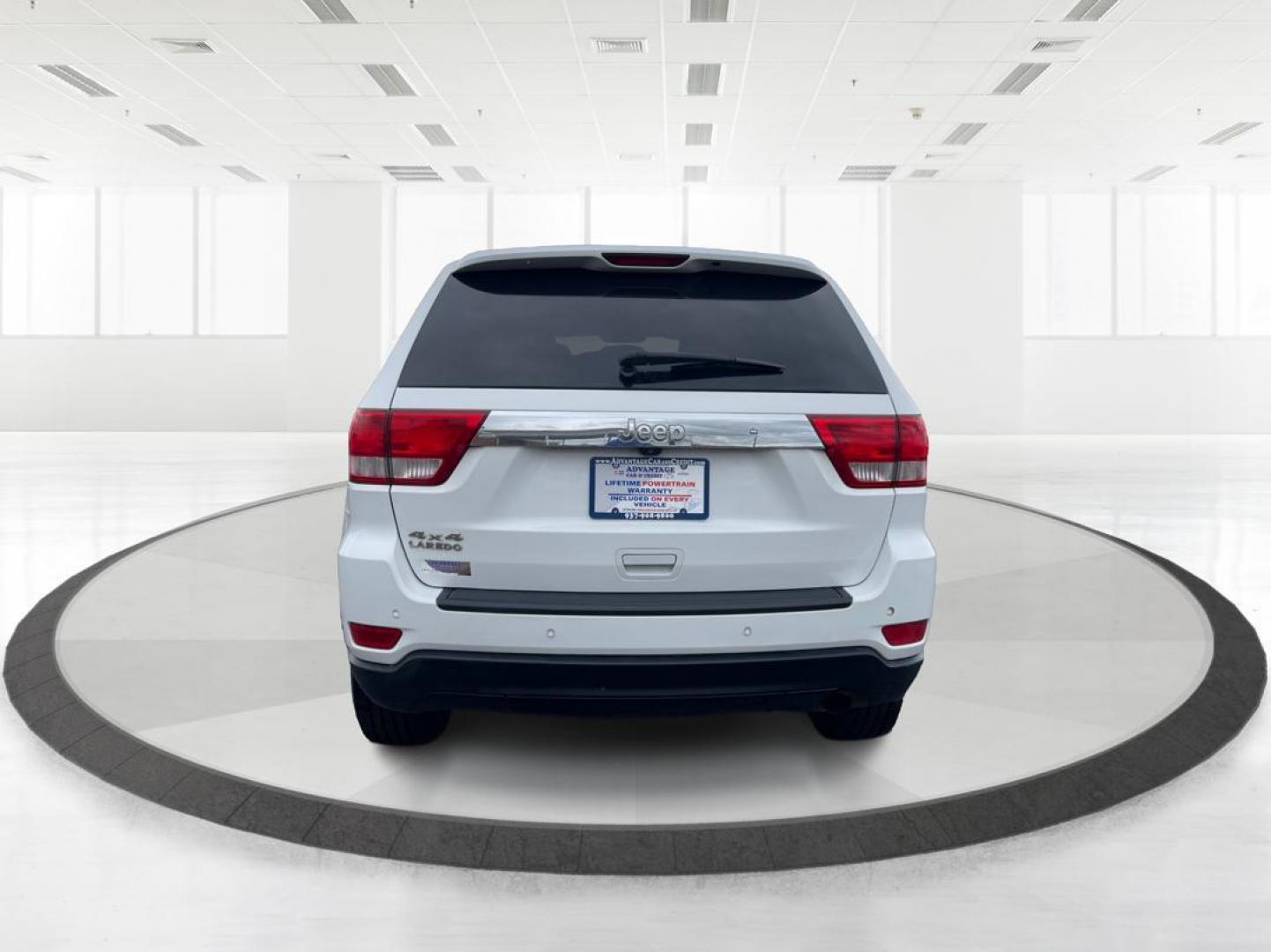 2013 Jeep Grand Cherokee Laredo (1C4RJFAG8DC) with an 3.6L V-6 DOHC engine, located at 880 E. National Road, Vandalia, OH, 45377, (937) 908-9800, 39.891918, -84.183594 - 2013 Jeep Grand Cherokee Laredo - Photo#3