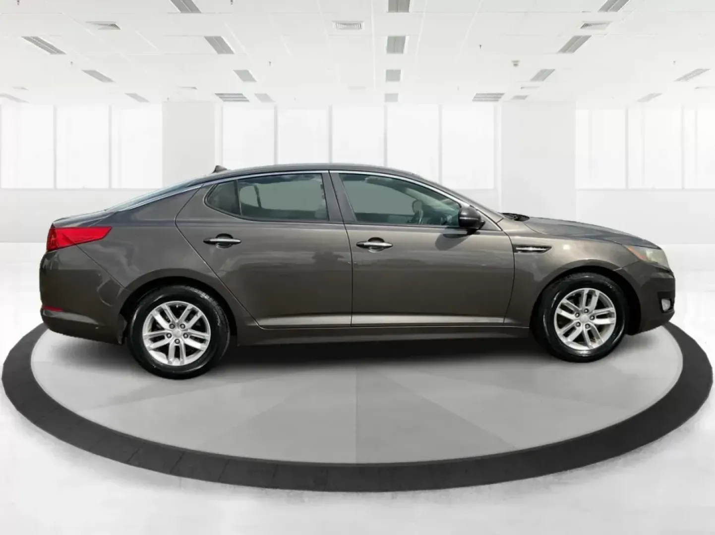 2013 Kia Optima LX (5XXGM4A71DG) with an 2.4L I-4 gasoline direct injection engine, located at 880 E. National Road, Vandalia, OH, 45377, (937) 908-9800, 39.891918, -84.183594 - 2013 Kia Optima LX - Photo#0