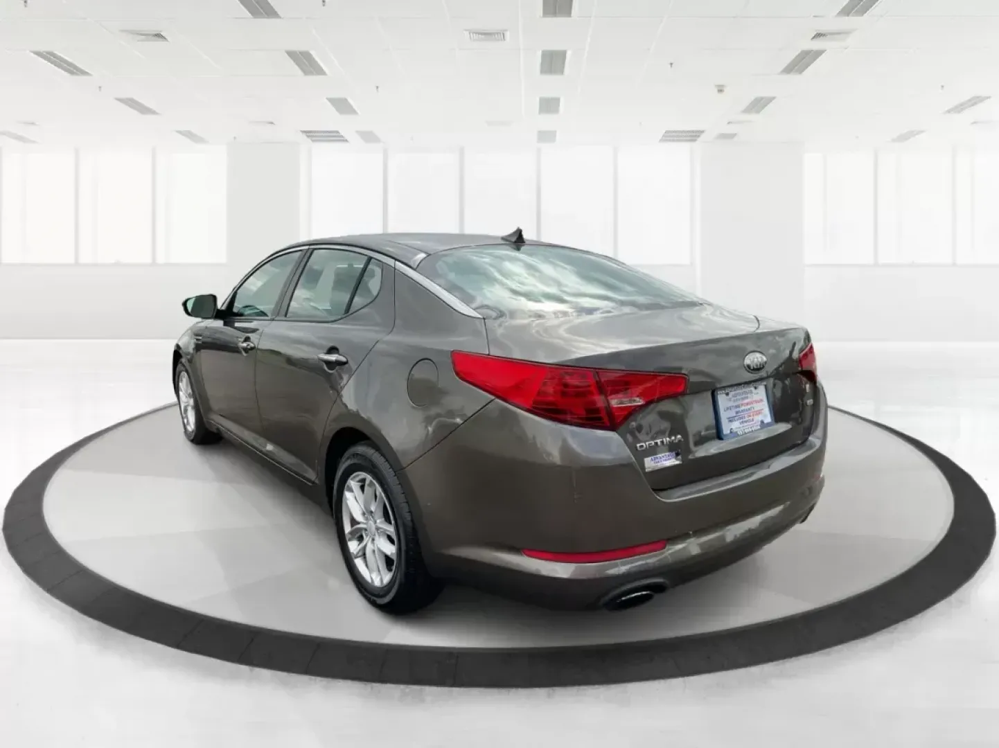 2013 Kia Optima LX (5XXGM4A71DG) with an 2.4L I-4 gasoline direct injection engine, located at 880 E. National Road, Vandalia, OH, 45377, (937) 908-9800, 39.891918, -84.183594 - 2013 Kia Optima LX - Photo#4
