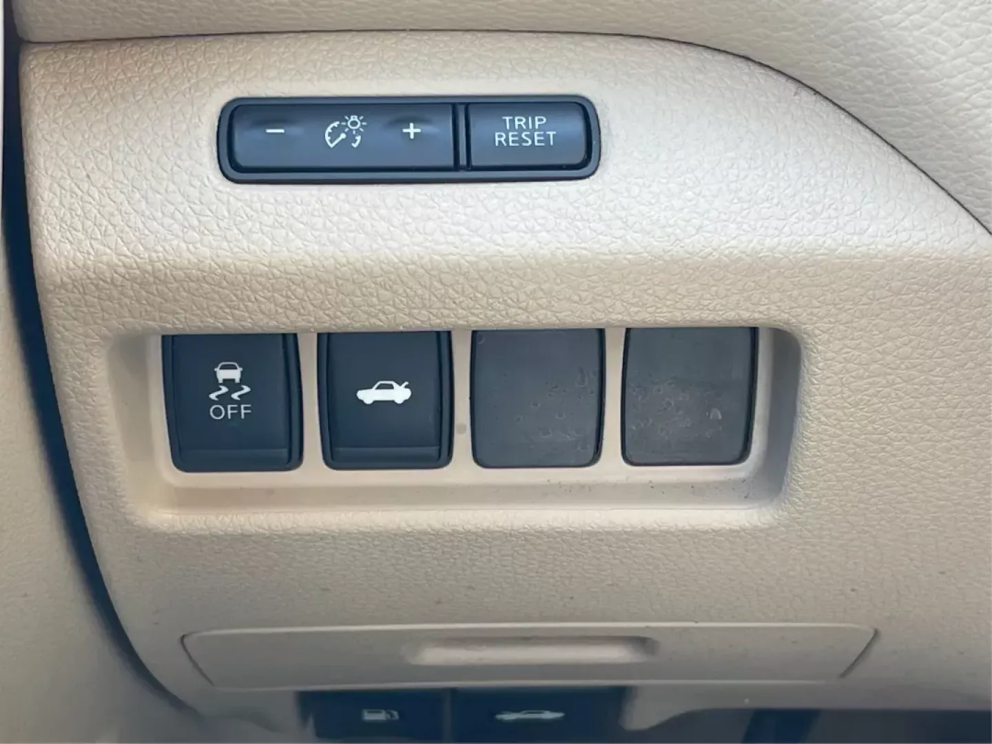 2013 Nissan Altima 2.5 S (1N4AL3AP1DC) with an 2.5L I-4 DOHC engine, located at 401 Woodman Dr, Riverside, OH, 45431, (937) 908-9800, 39.760899, -84.123421 - 2013 Nissan Altima 2.5 S - Photo#16