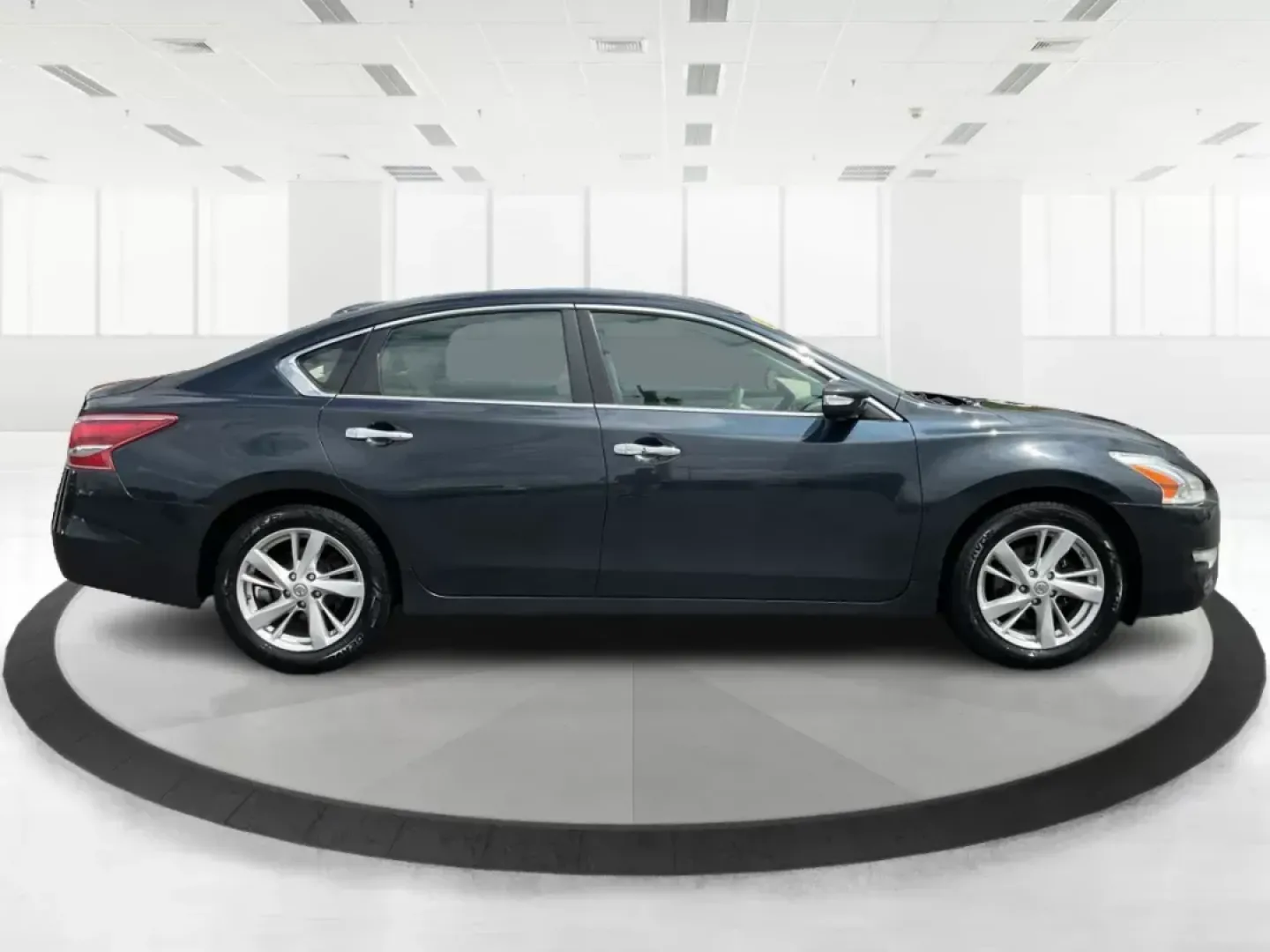 2013 Nissan Altima 2.5 SL (1N4AL3AP9DN) with an 2.5L I-4 DOHC engine, located at 880 E. National Road, Vandalia, OH, 45377, (937) 908-9800, 39.891918, -84.183594 - 2013 Nissan Altima 2.5 SL - Photo#1