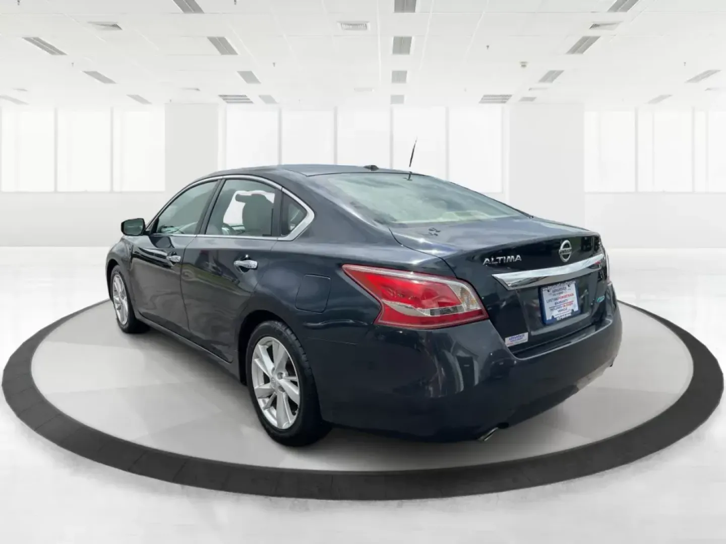 2013 Nissan Altima 2.5 SL (1N4AL3AP9DN) with an 2.5L I-4 DOHC engine, located at 880 E. National Road, Vandalia, OH, 45377, (937) 908-9800, 39.891918, -84.183594 - 2013 Nissan Altima 2.5 SL - Photo#5