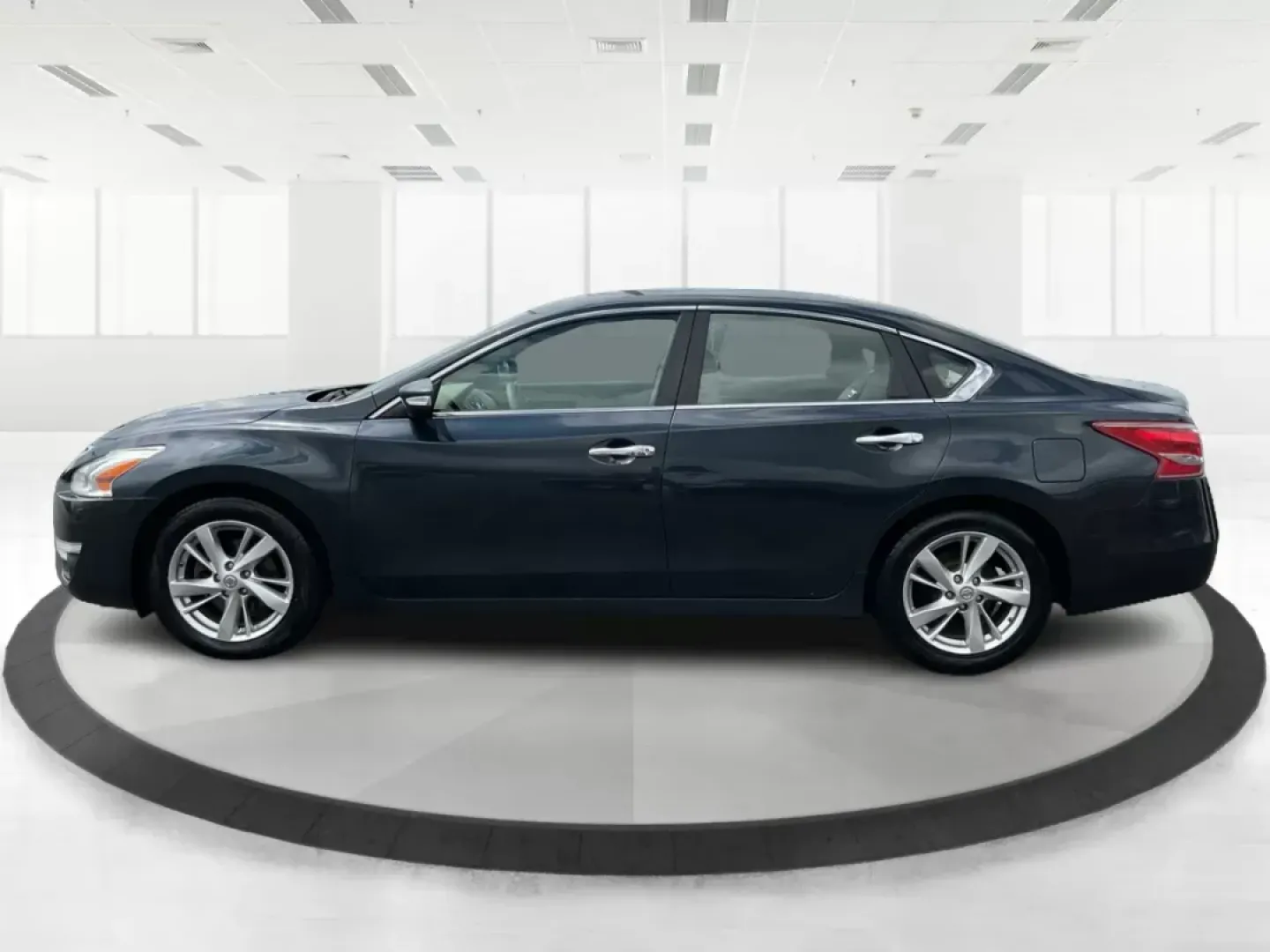 2013 Nissan Altima 2.5 SL (1N4AL3AP9DN) with an 2.5L I-4 DOHC engine, located at 880 E. National Road, Vandalia, OH, 45377, (937) 908-9800, 39.891918, -84.183594 - 2013 Nissan Altima 2.5 SL - Photo#6