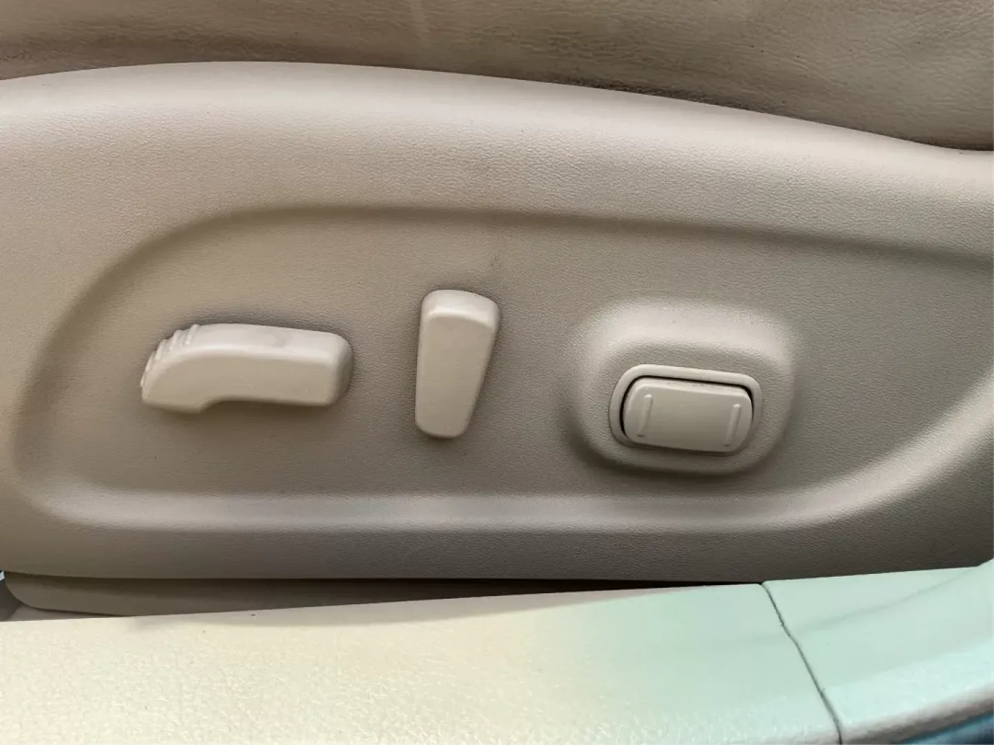 2013 Nissan Altima 2.5 SL (1N4AL3AP9DN) with an 2.5L I-4 DOHC engine, located at 880 E. National Road, Vandalia, OH, 45377, (937) 908-9800, 39.891918, -84.183594 - 2013 Nissan Altima 2.5 SL - Photo#17
