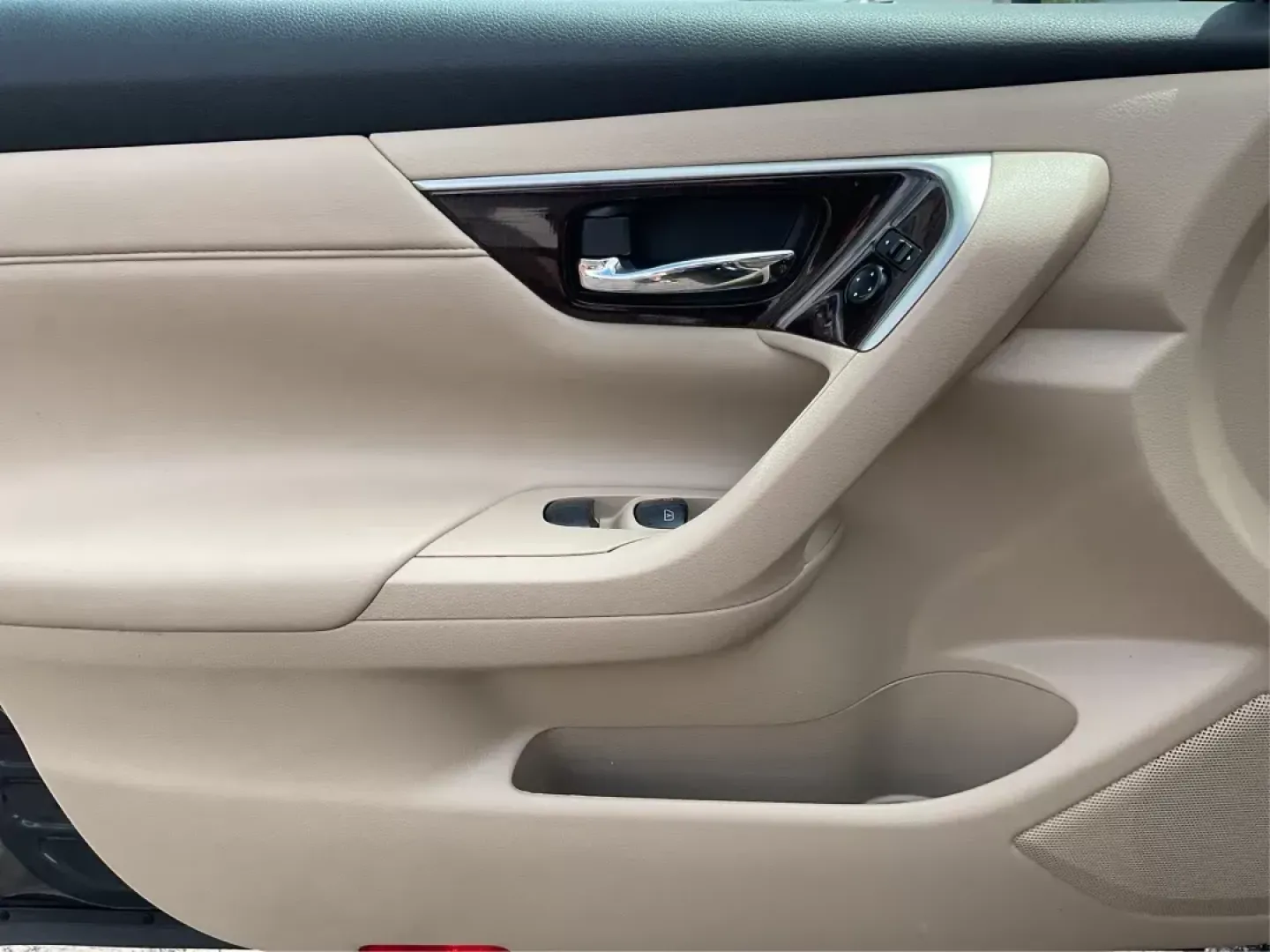 2013 Nissan Altima 2.5 SL (1N4AL3AP9DN) with an 2.5L I-4 DOHC engine, located at 880 E. National Road, Vandalia, OH, 45377, (937) 908-9800, 39.891918, -84.183594 - 2013 Nissan Altima 2.5 SL - Photo#18