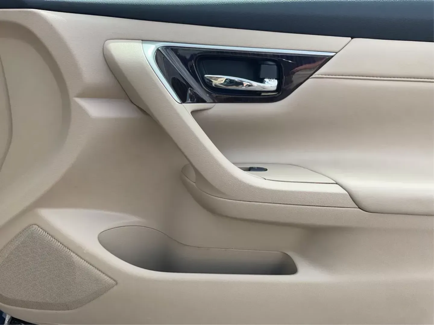 2013 Nissan Altima 2.5 SL (1N4AL3AP9DN) with an 2.5L I-4 DOHC engine, located at 880 E. National Road, Vandalia, OH, 45377, (937) 908-9800, 39.891918, -84.183594 - 2013 Nissan Altima 2.5 SL - Photo#19